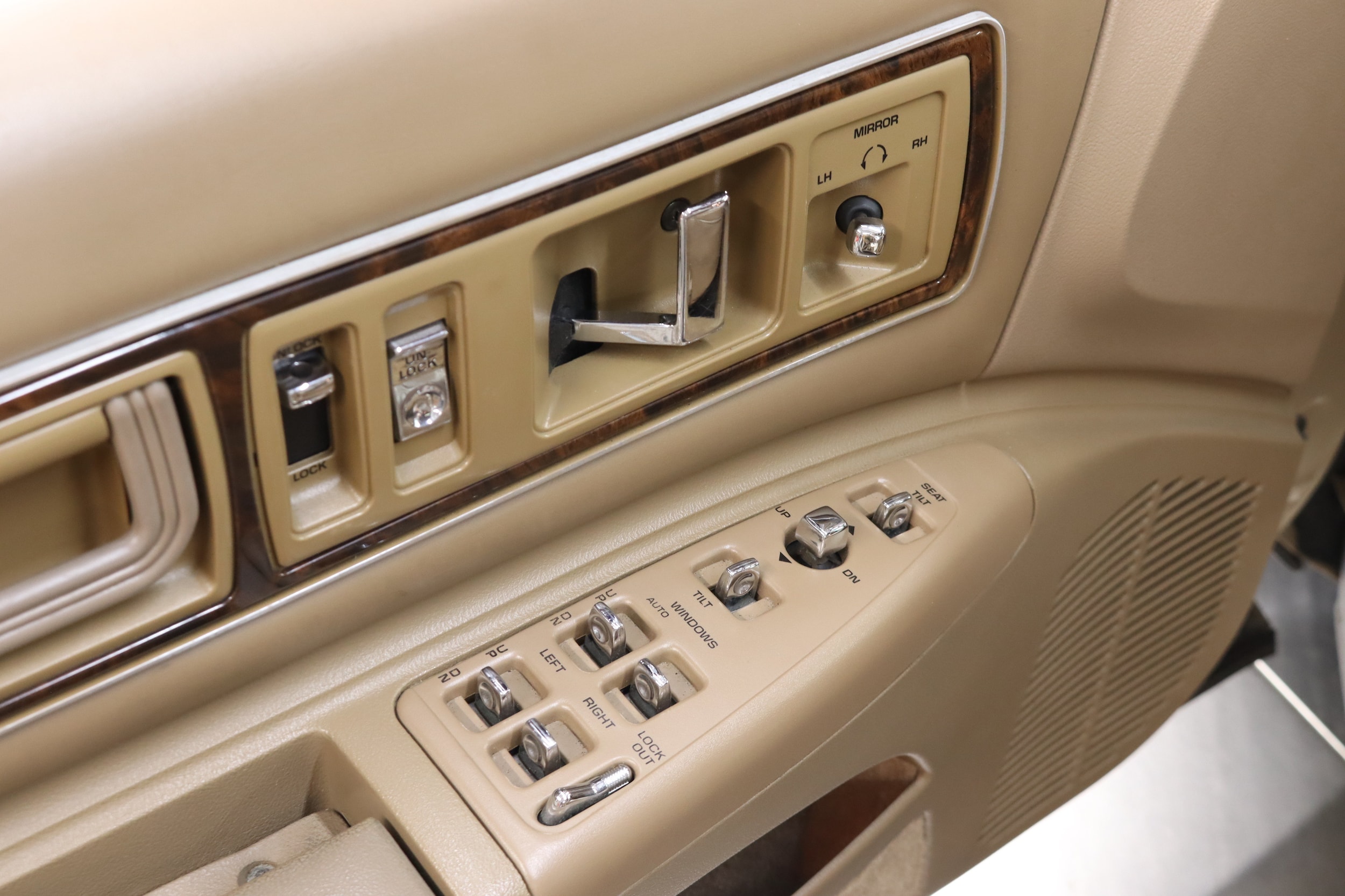 1993 Buick Roadmaster 56