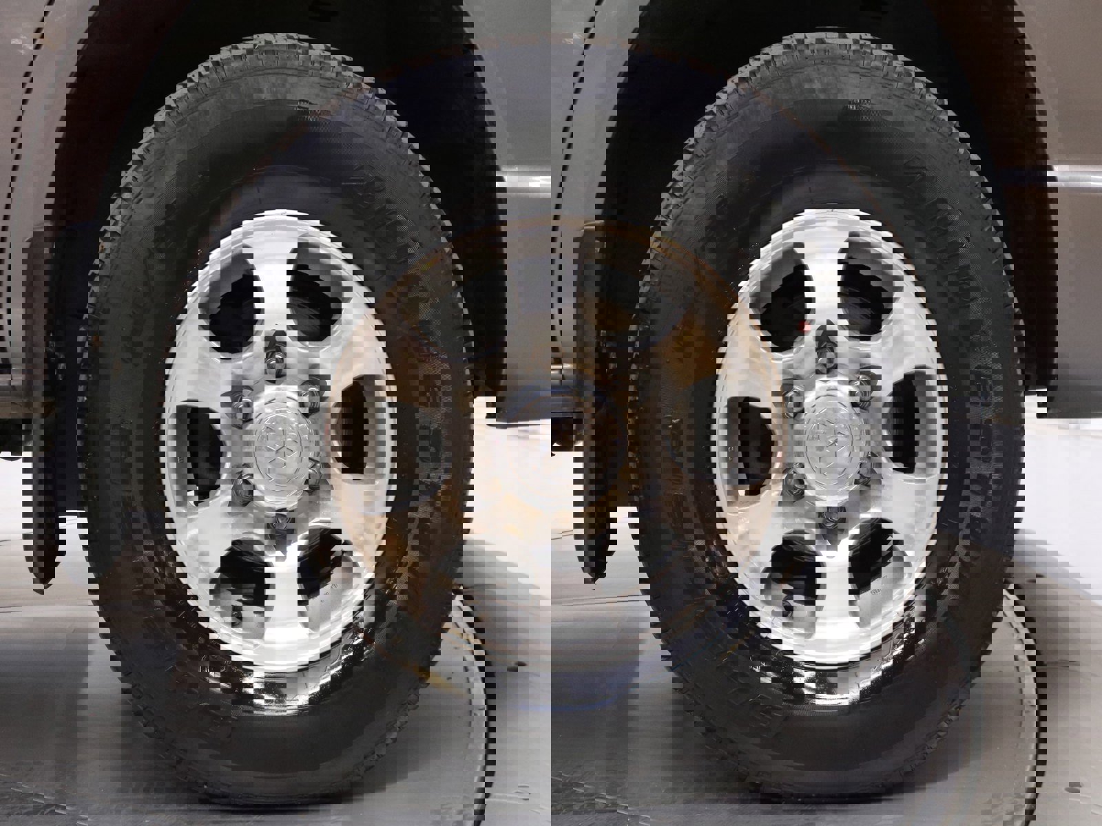 1997 Mitsubishi Delica 28