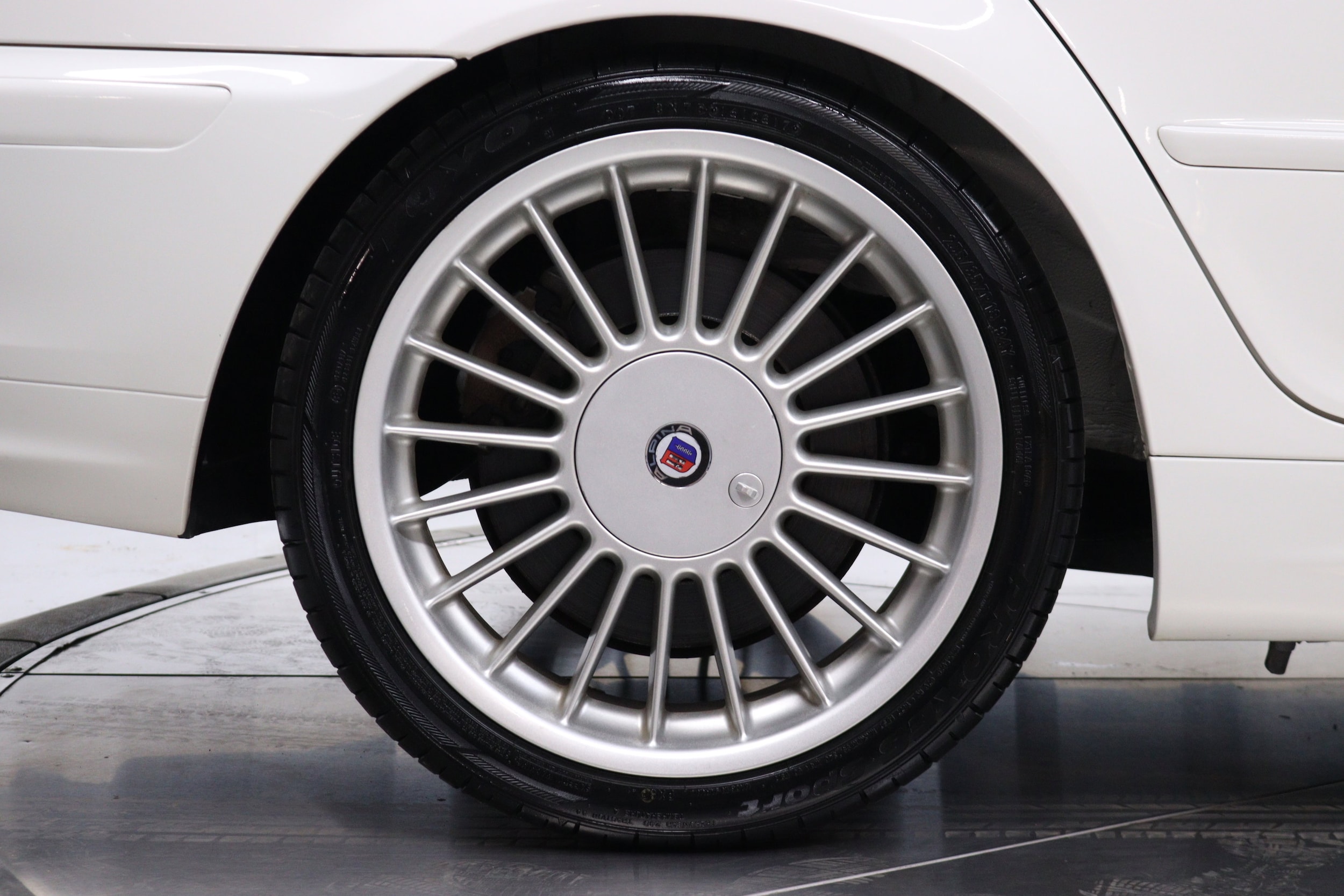 2000 BMW Alpina B3 28