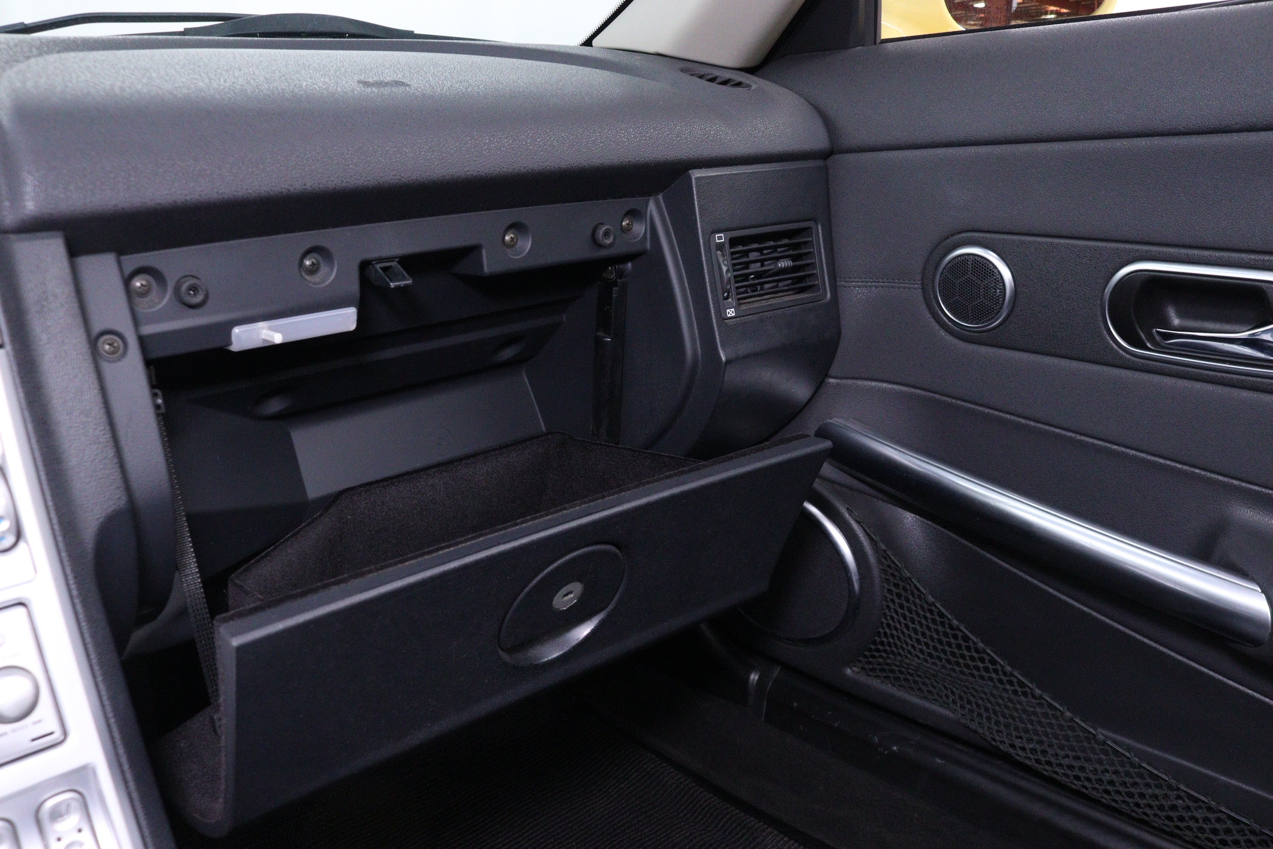 2005 Chrysler Crossfire 68