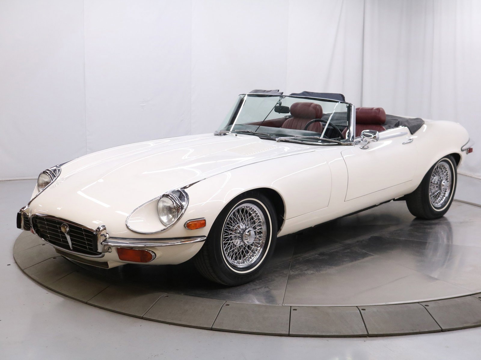 1974 Jaguar E Type 17
