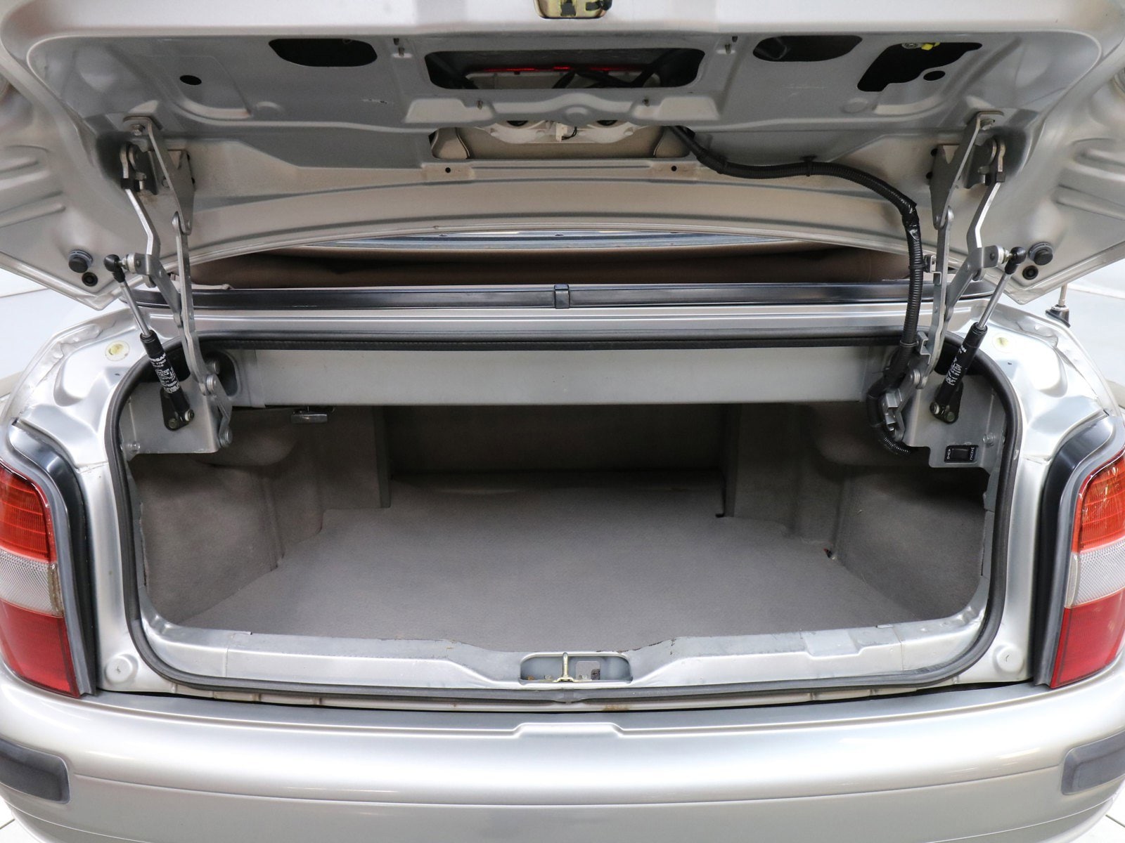 1998 Nissan March 28