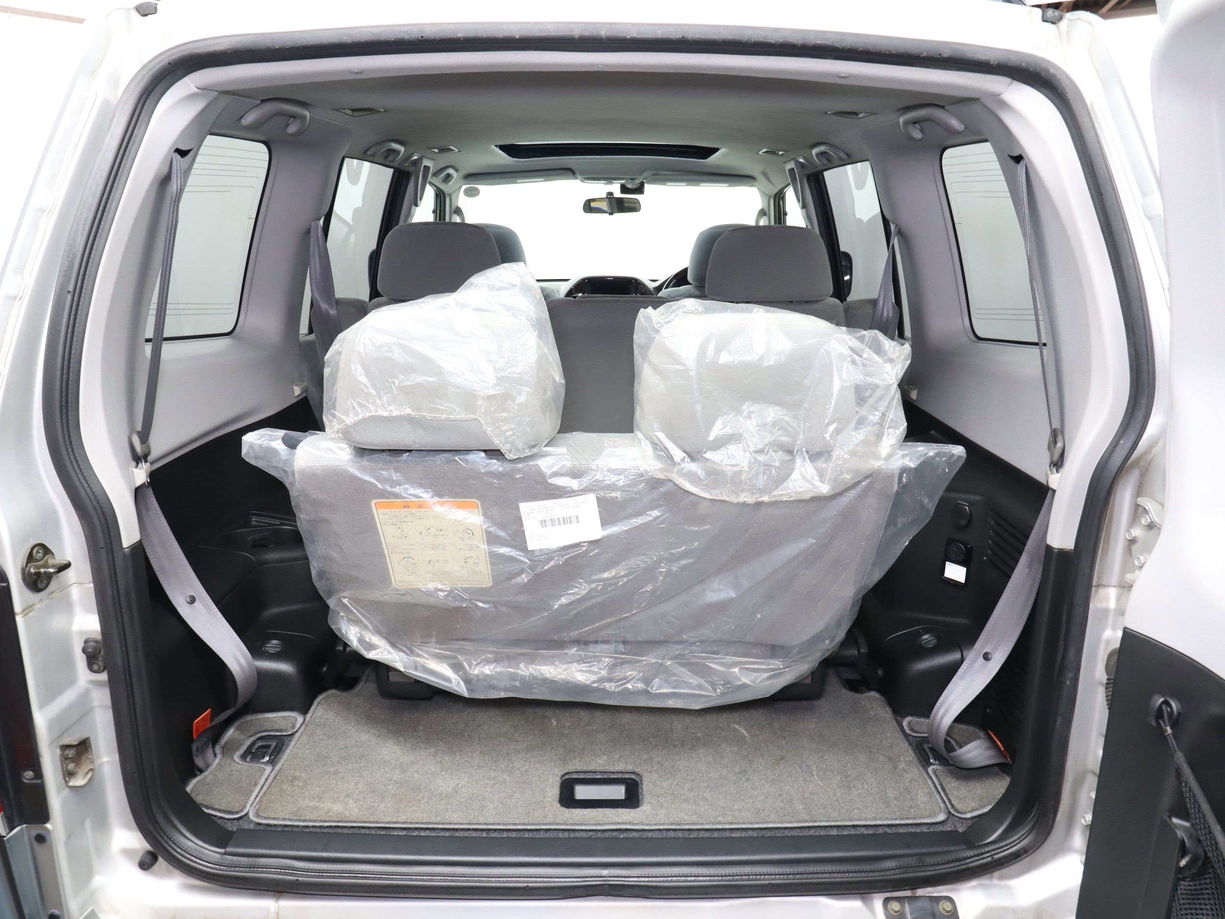 2000 Mitsubishi Pajero 31