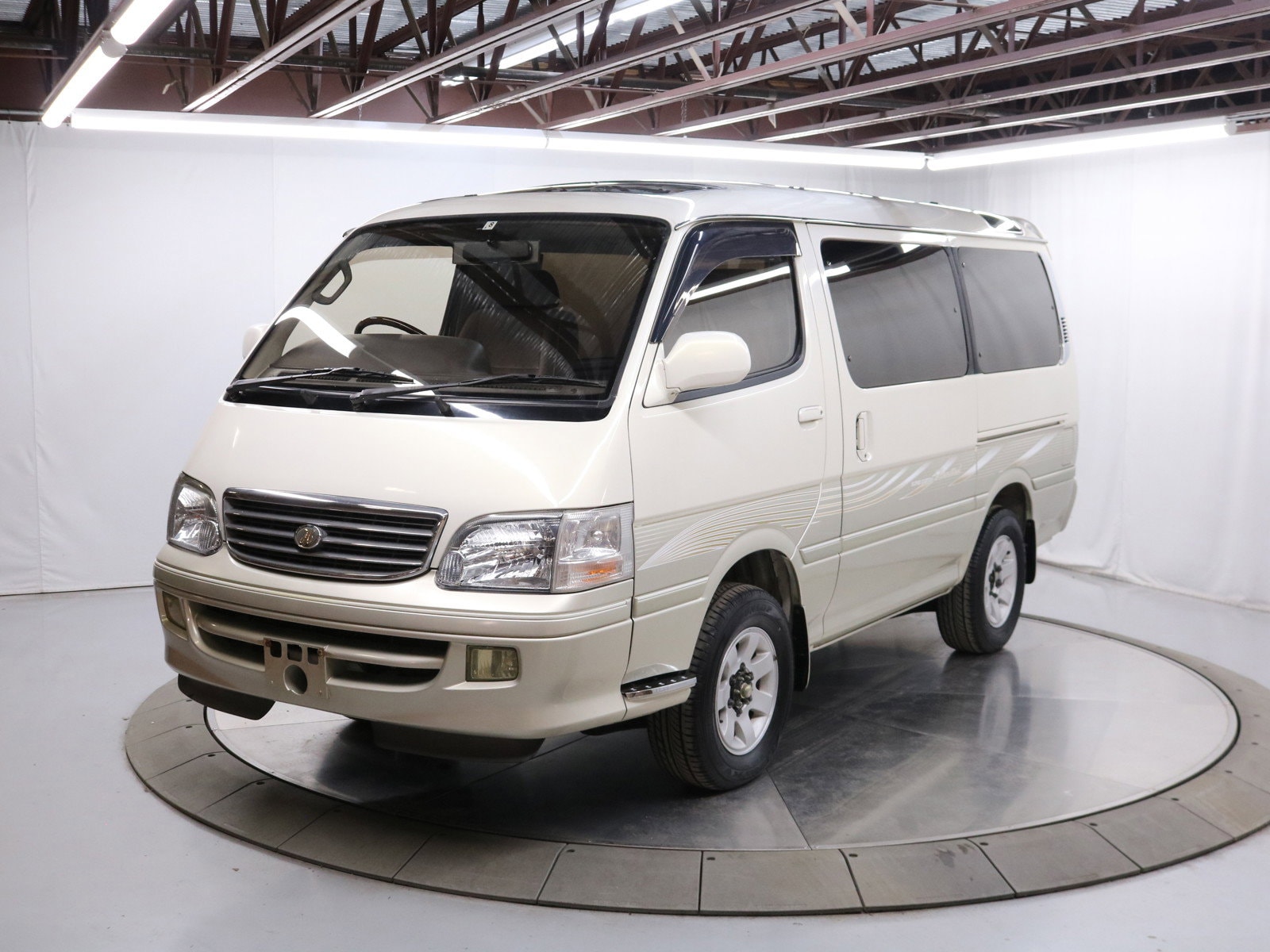 1999 Toyota Hiace 2