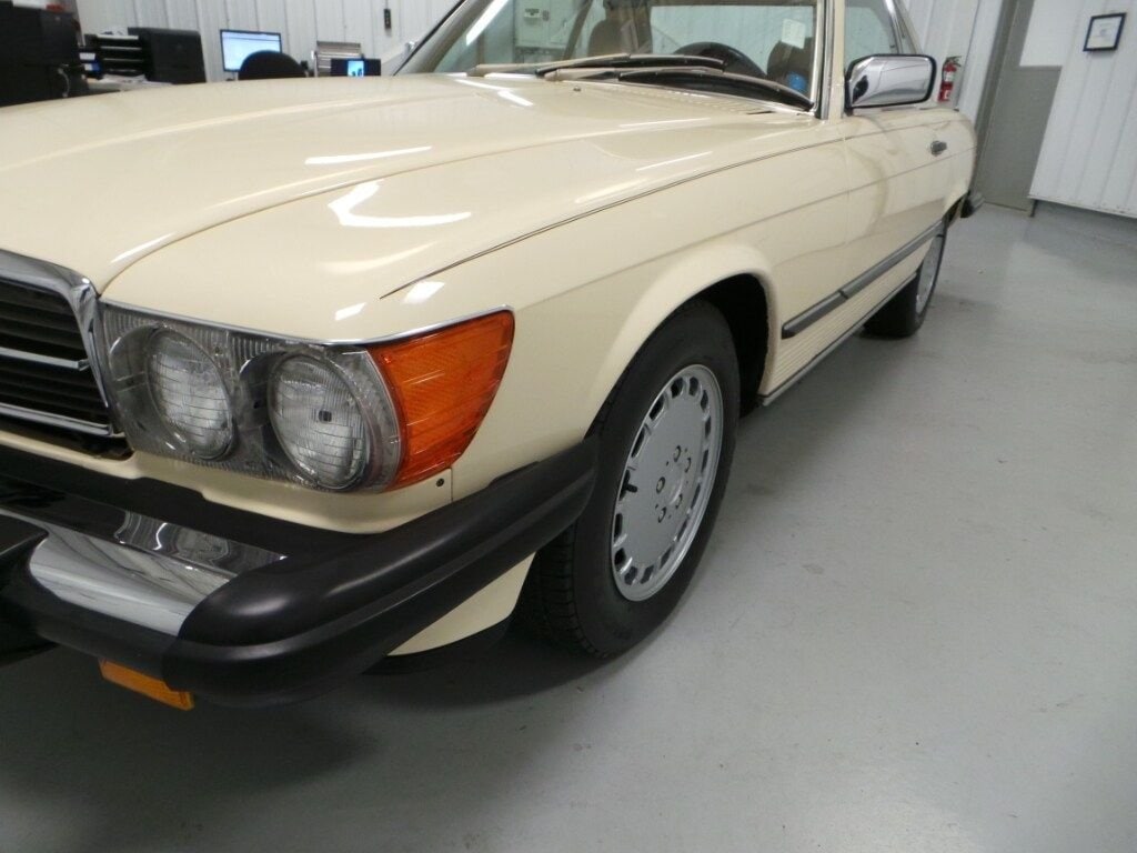 1987 Mercedes-Benz 560 28