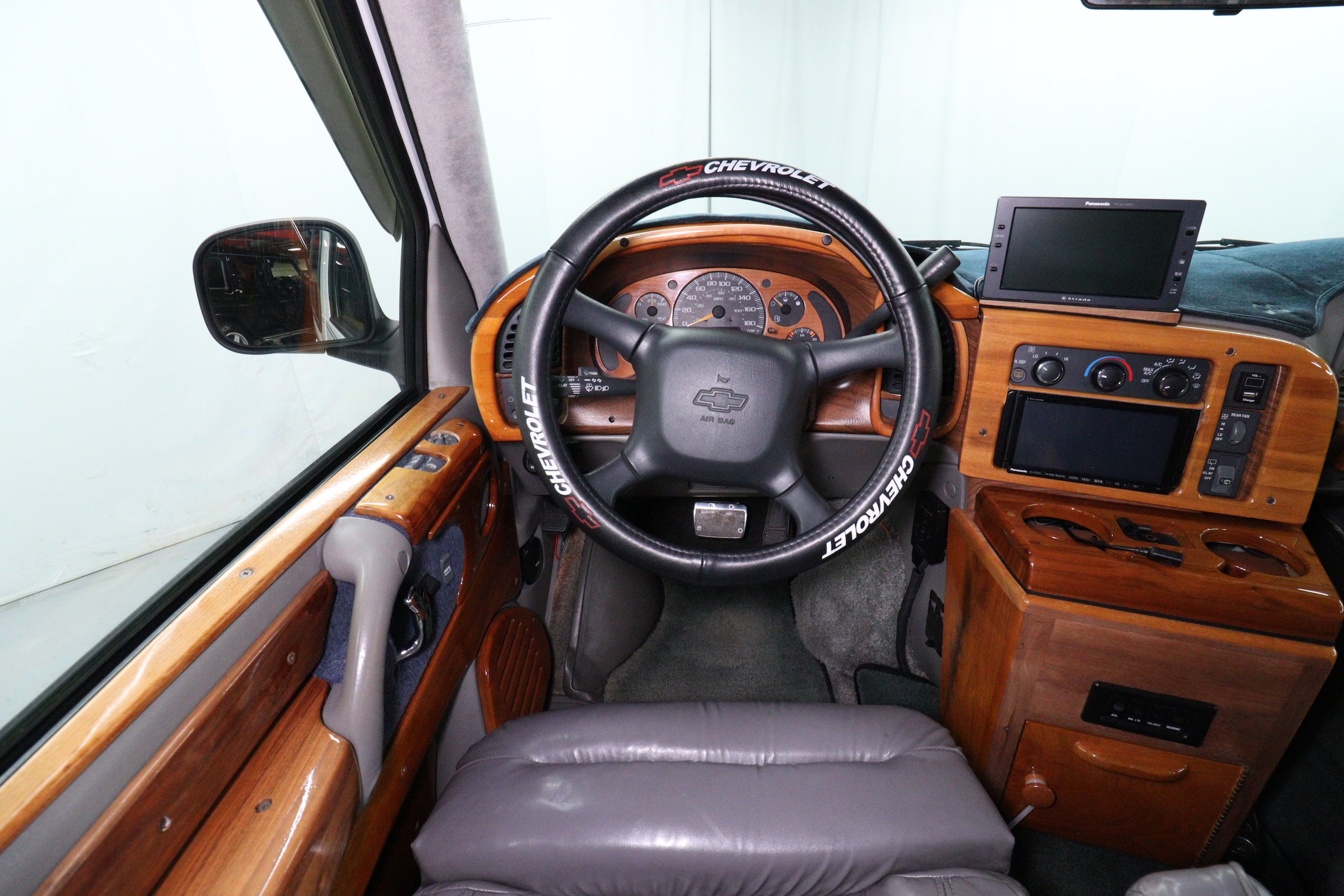 2001 Chevrolet Astro Cargo Van 10