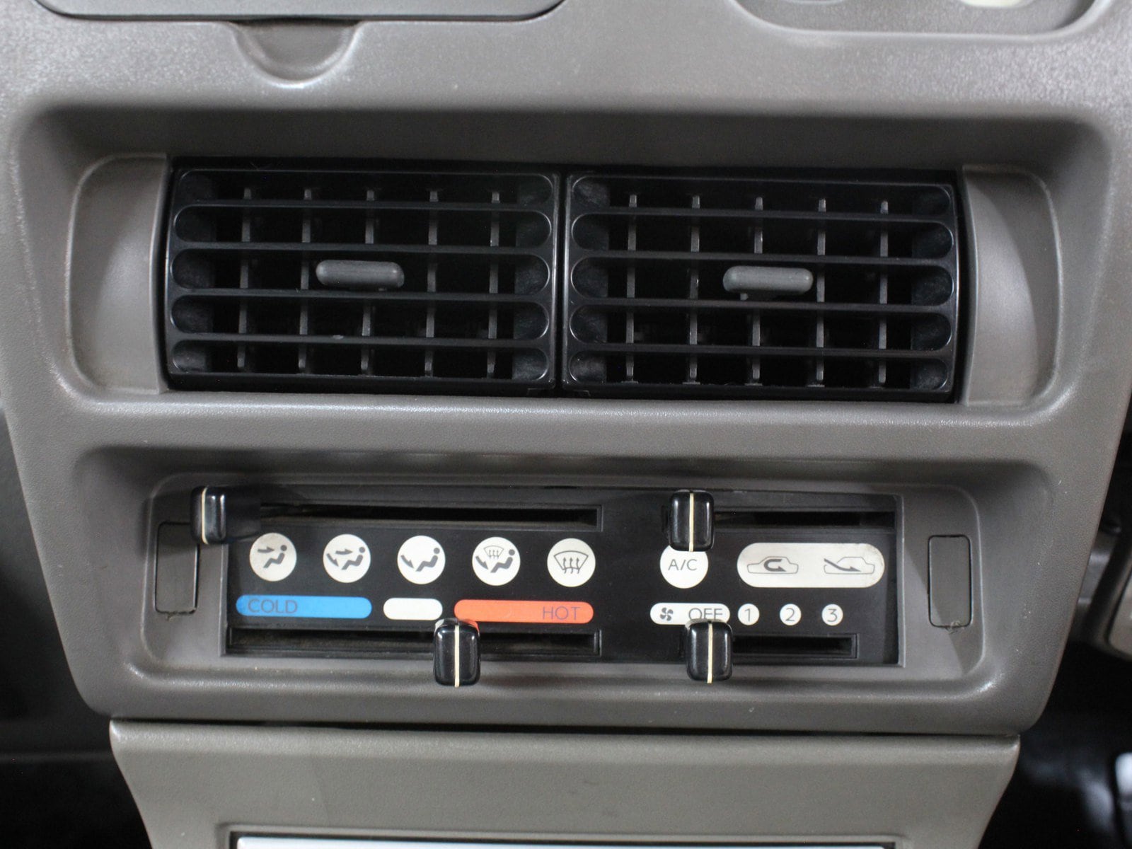 1989 Nissan S-Cargo 13