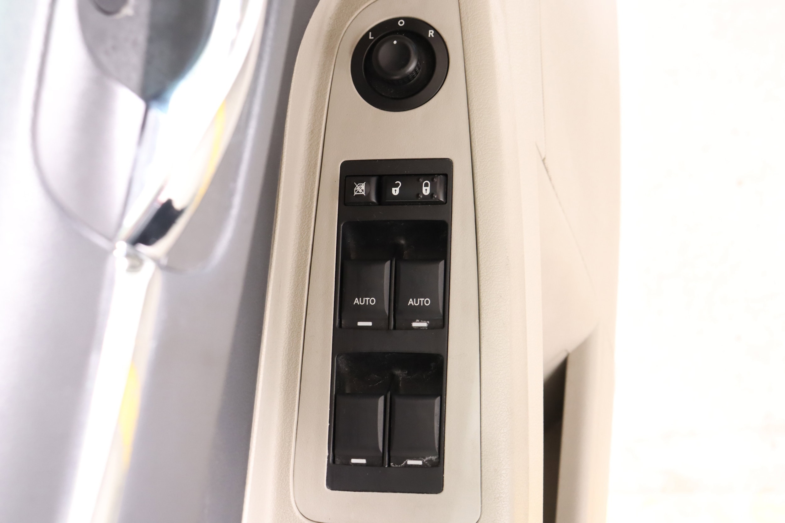 2007 Chrysler 300 57