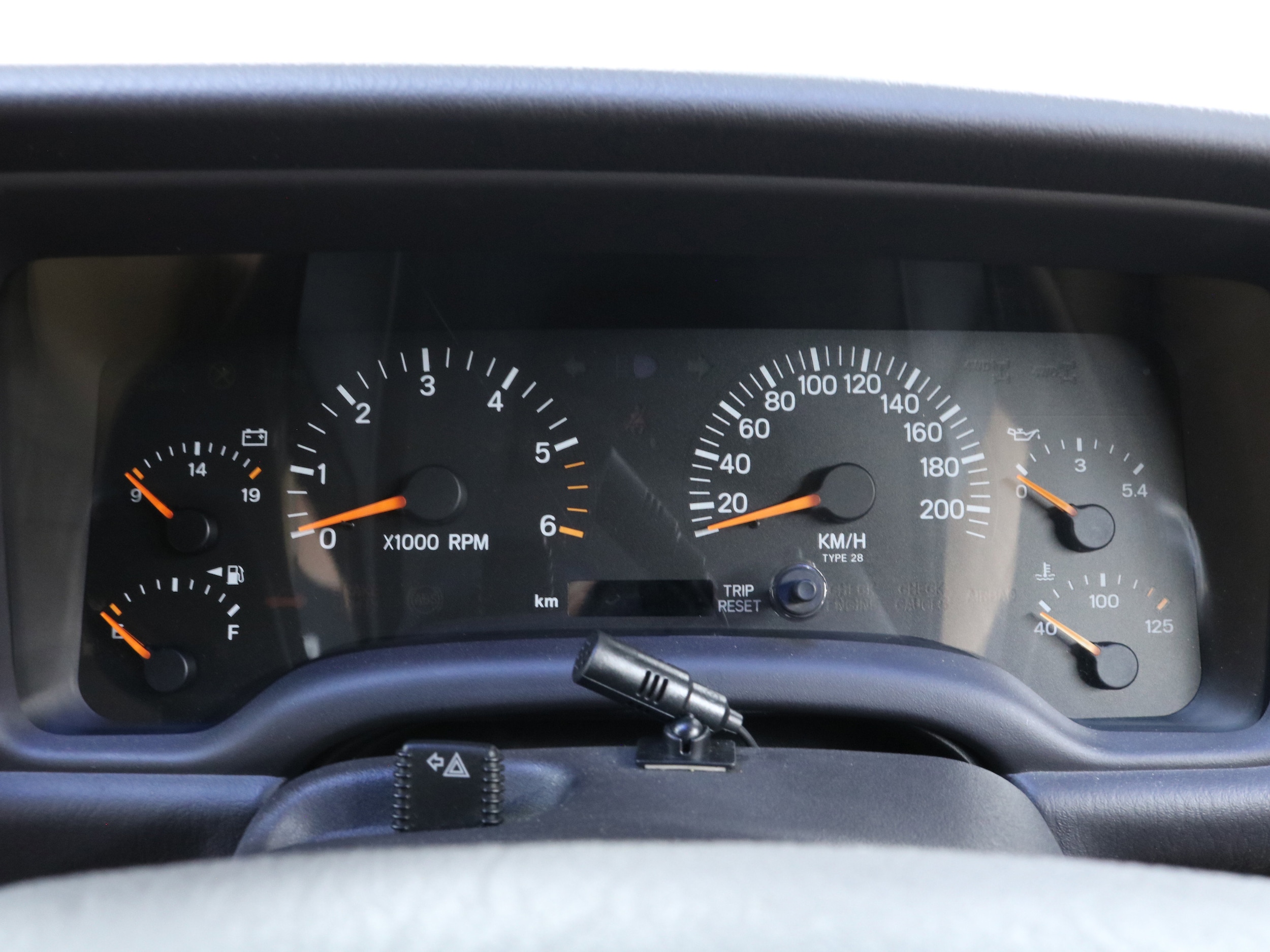 2000 Jeep Cherokee 11