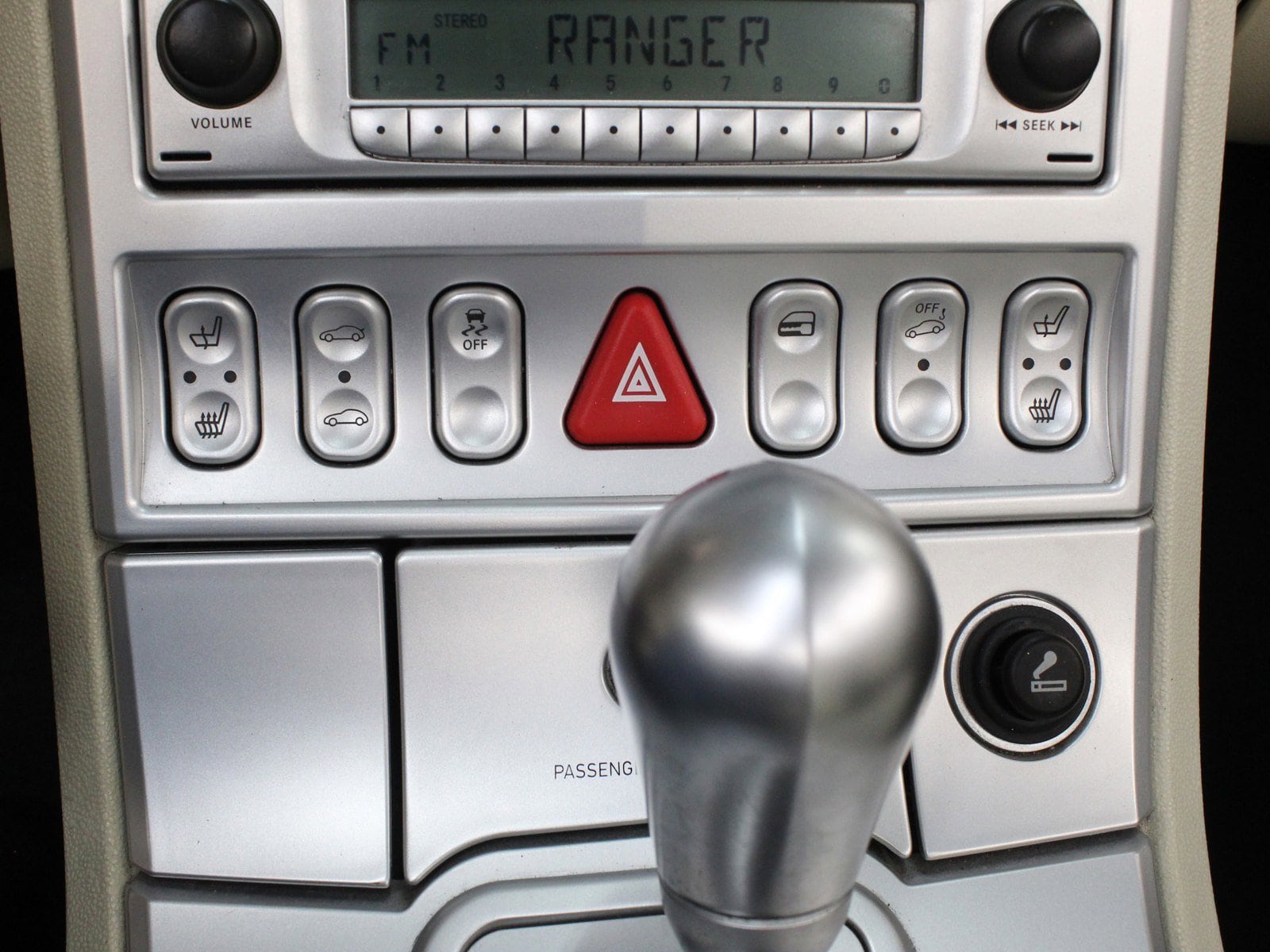 2005 Chrysler Crossfire 16