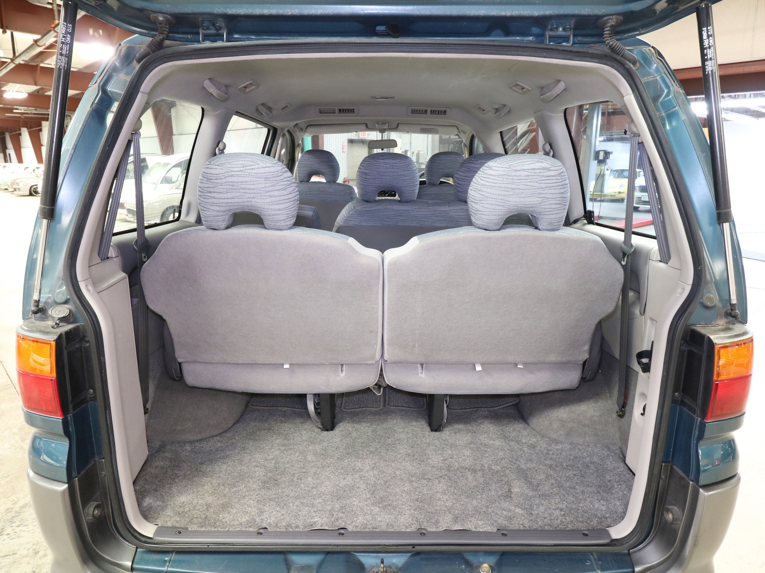 1994 Mitsubishi Delica 27