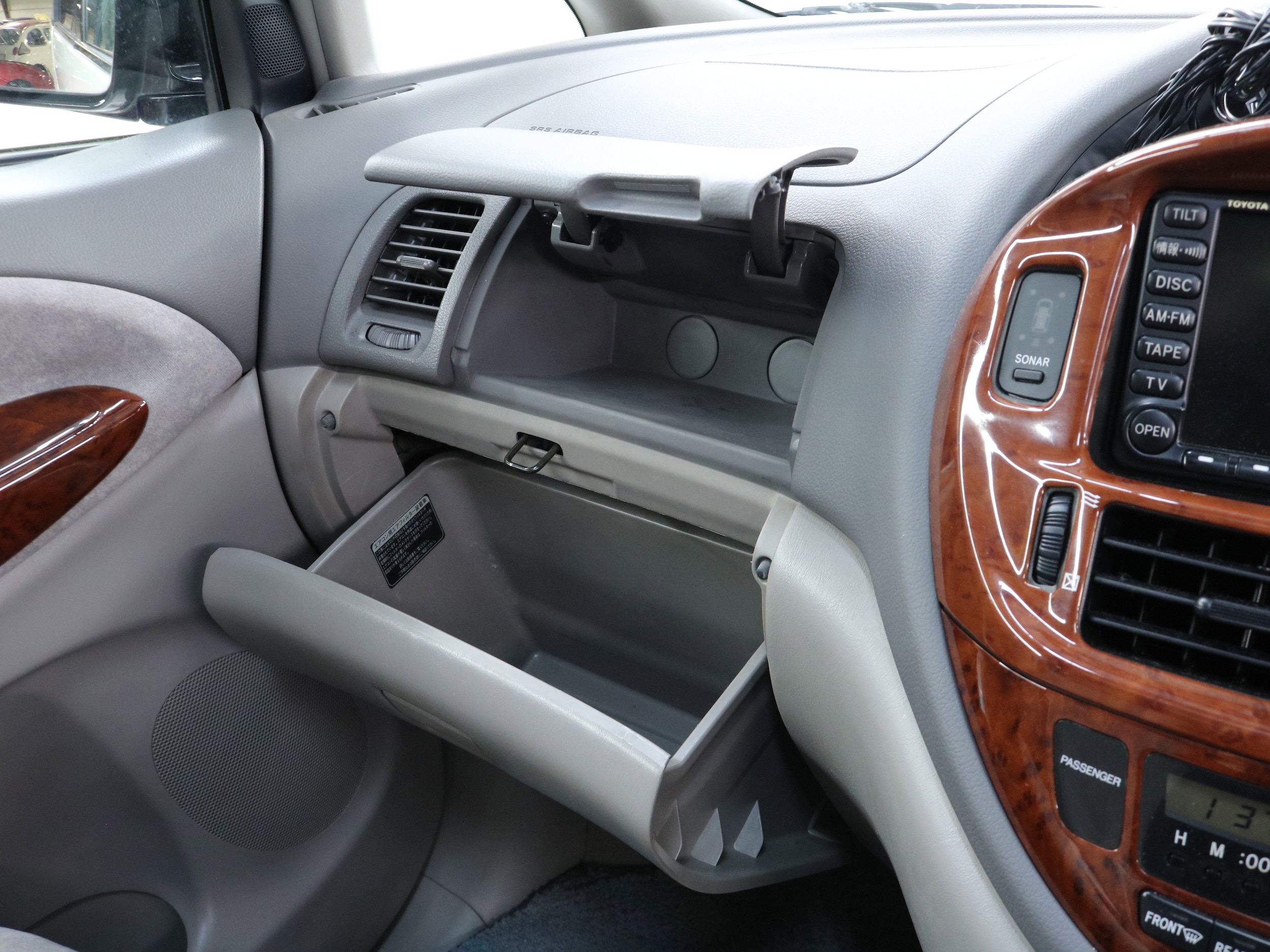 2000 Toyota Estima 19
