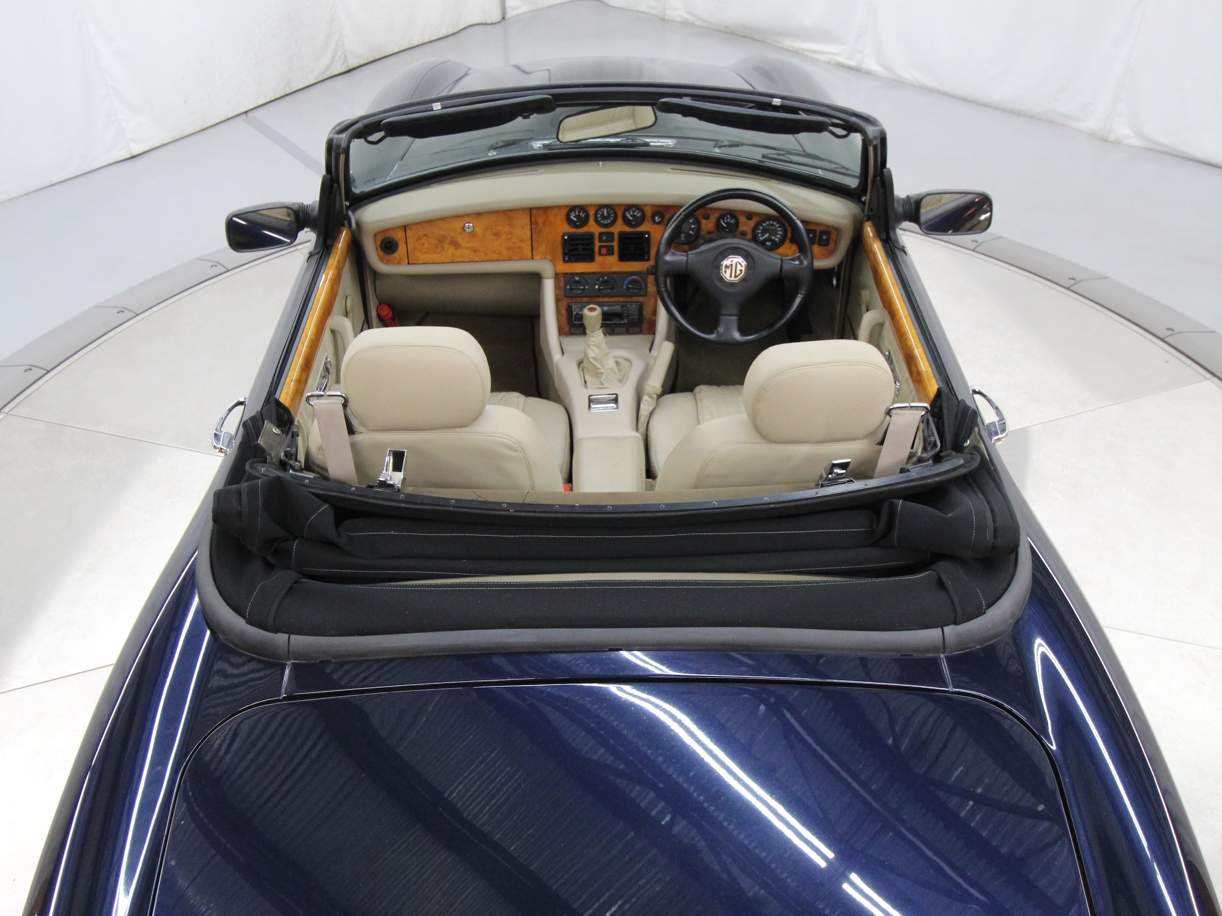 1994 Rover MG RV8 35