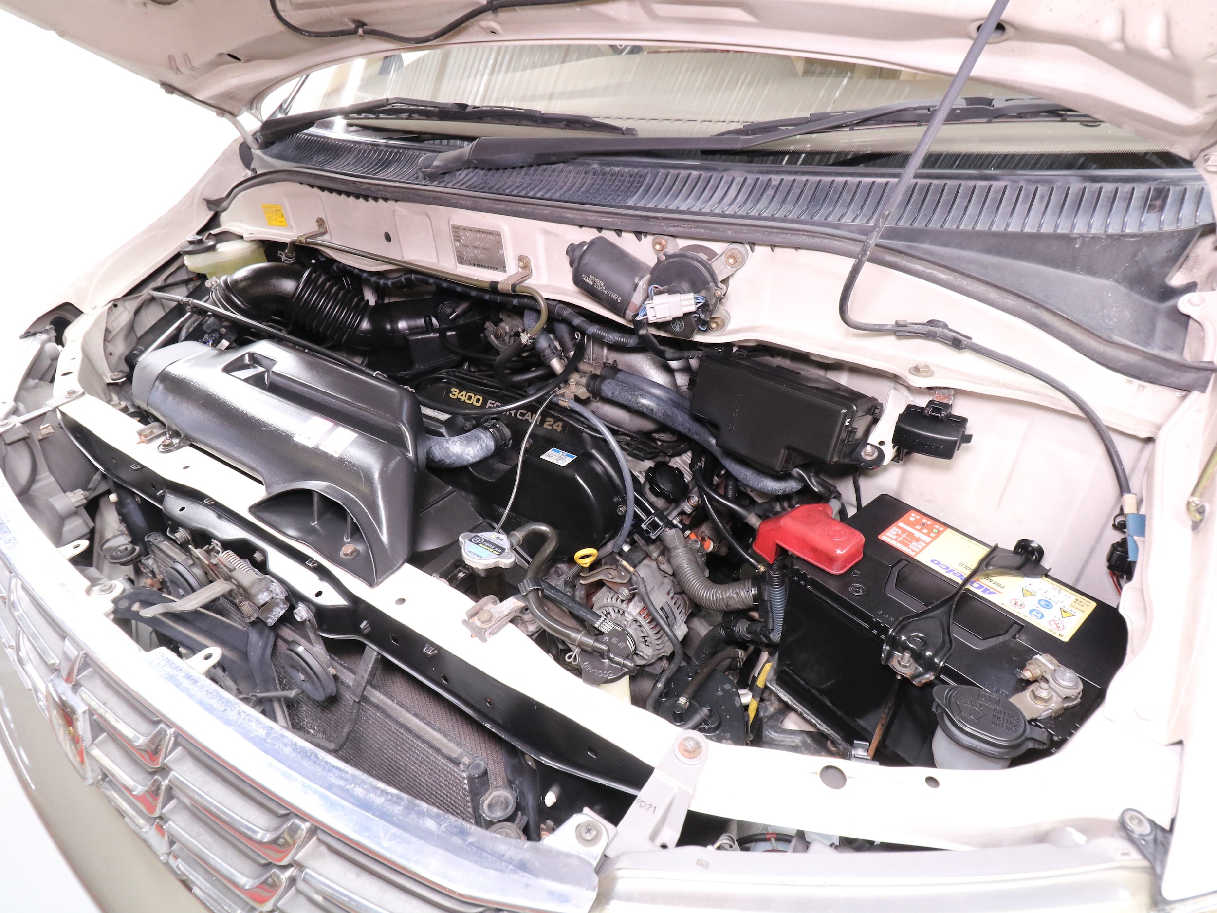 2000 Toyota Grand Hiace 27