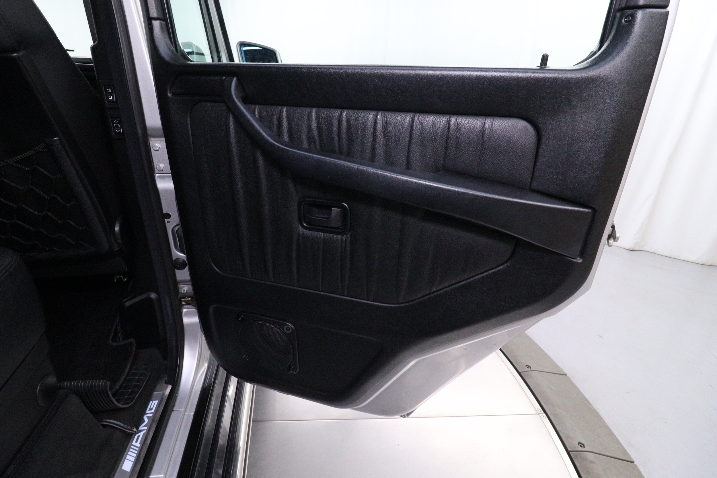 2000 Mercedes Benz AMG G55L 24