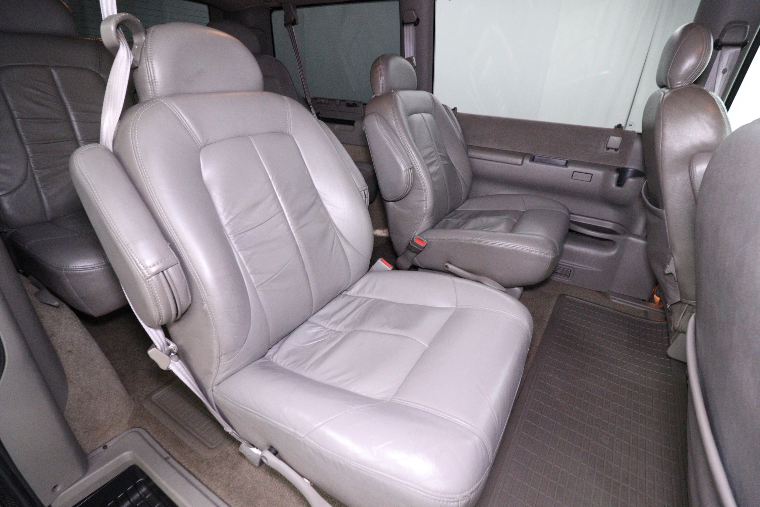 2000 Chevrolet Astro LT 20
