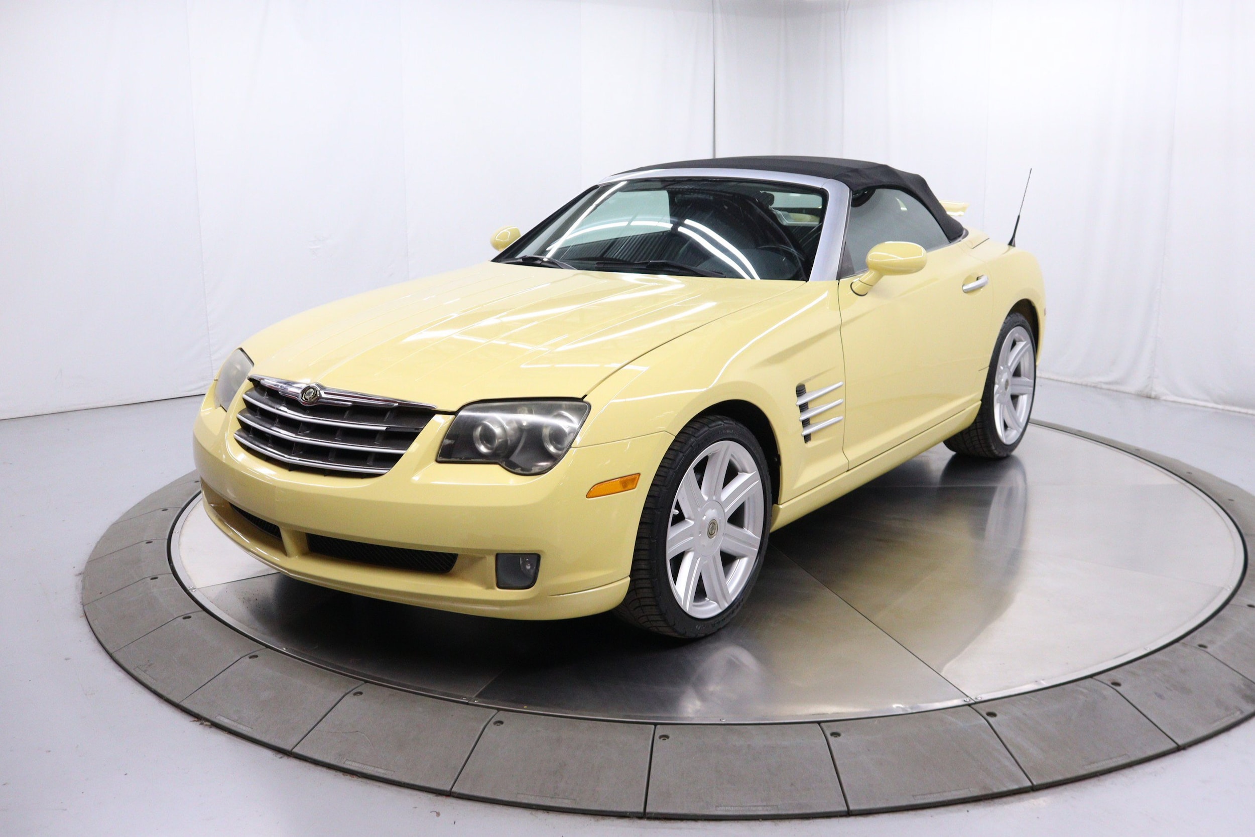 2005 Chrysler Crossfire 2