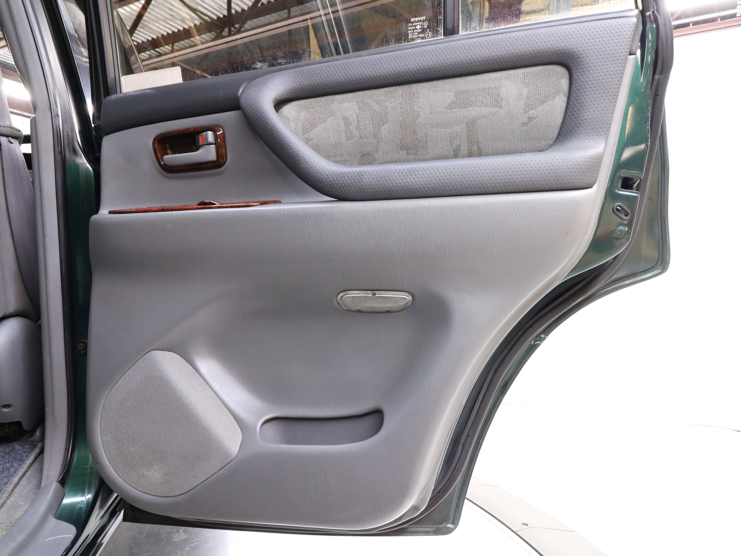 1998 Toyota Land Cruiser 24