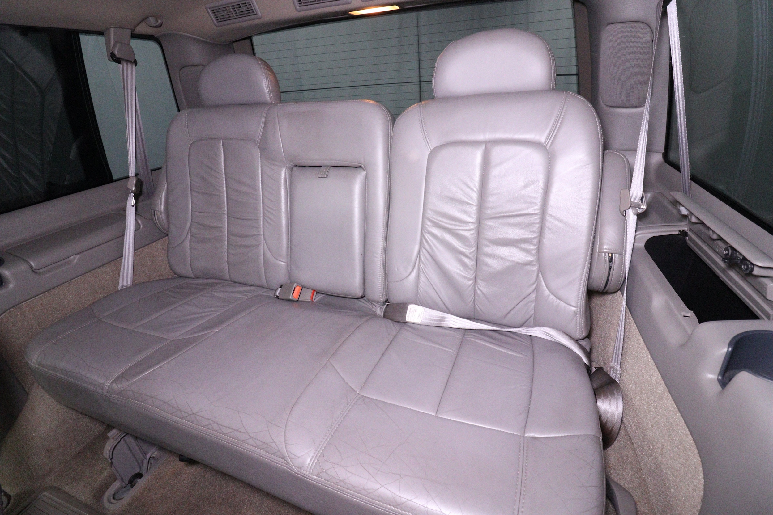2000 Chevrolet Astro LT 21