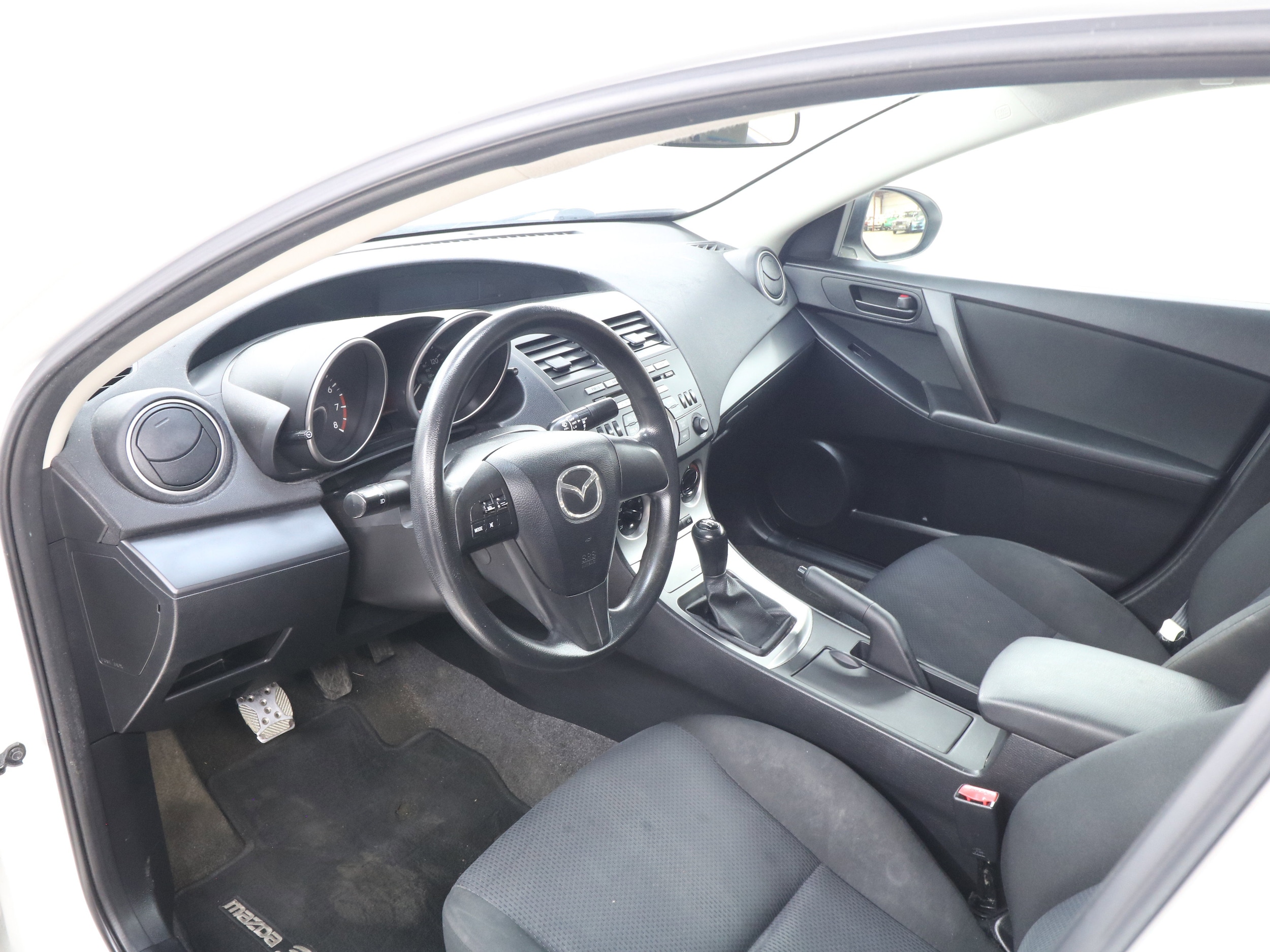 2010 Mazda 3 9