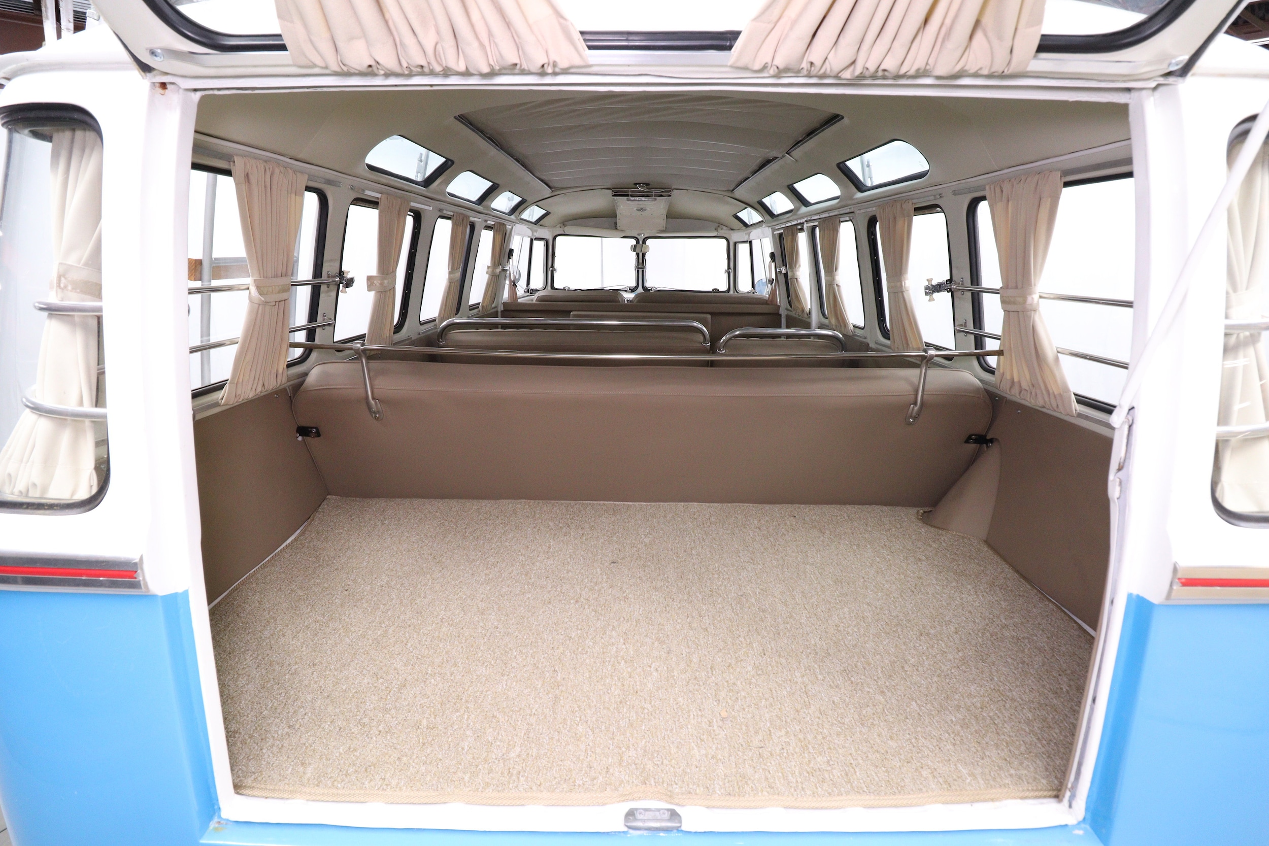 1972 Volkswagen Bus 24