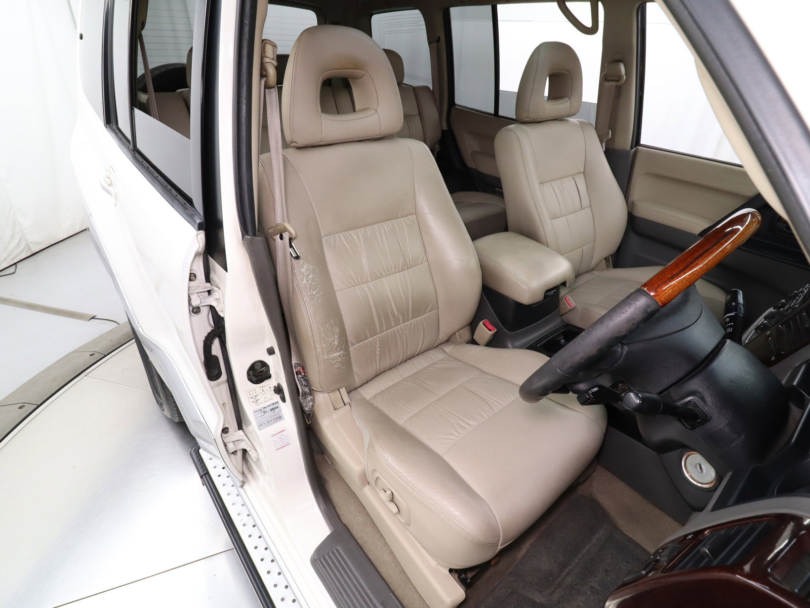 1999 Mitsubishi Pajero 16