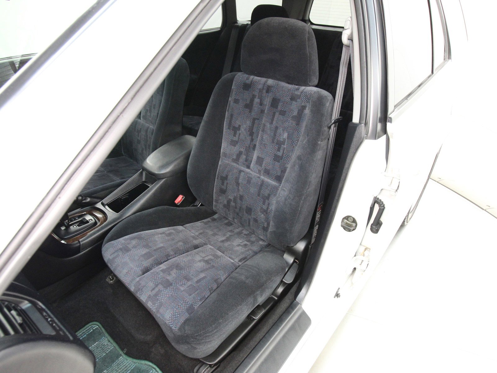 1997 Mitsubishi Legnum 19