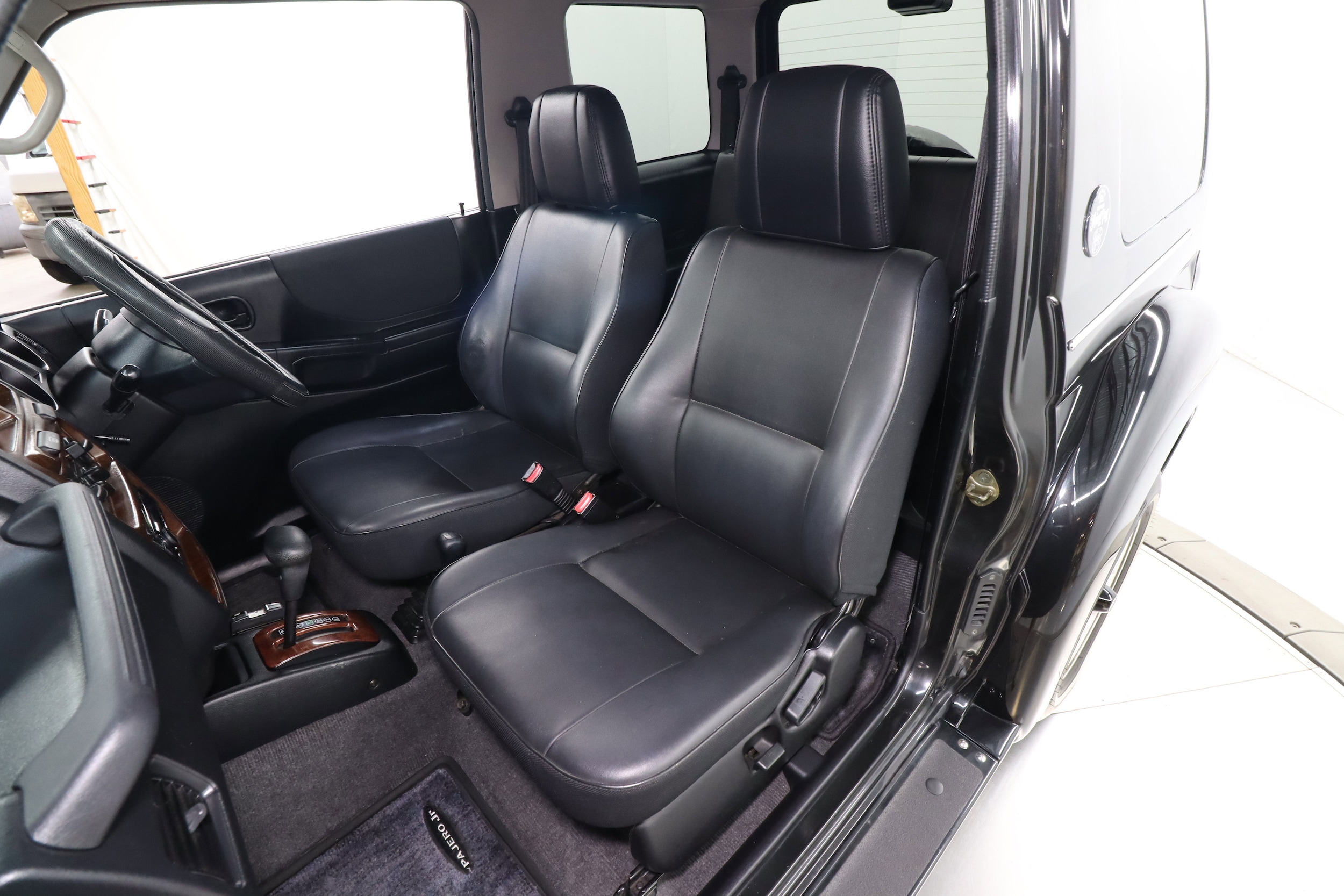 1998 Mitsubishi Pajero Jr 21