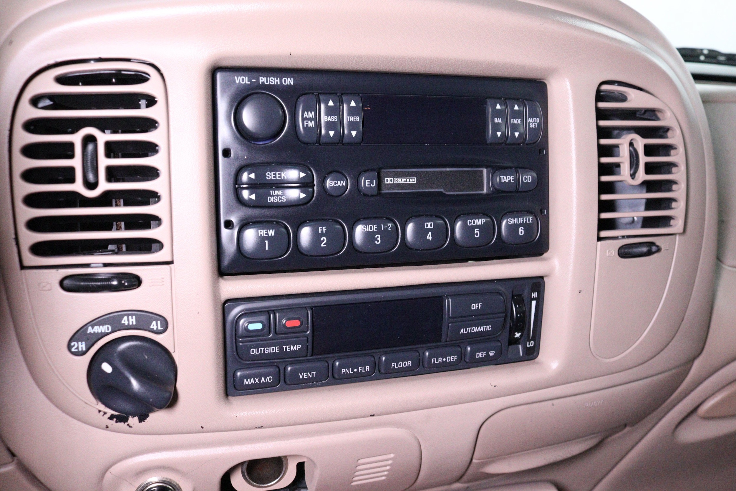 1998 Lincoln Navigator 25