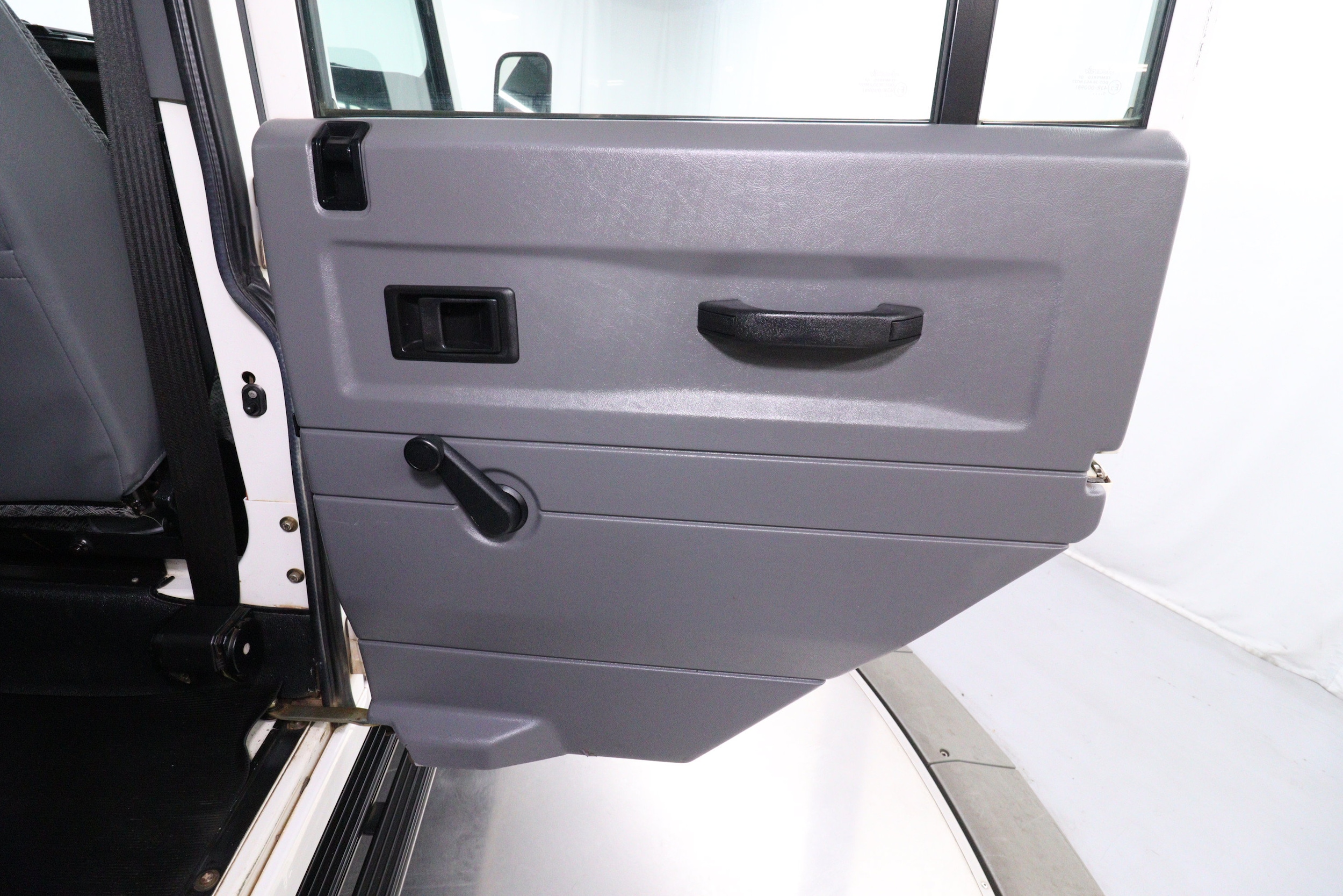 2001 Land Rover Defender 24