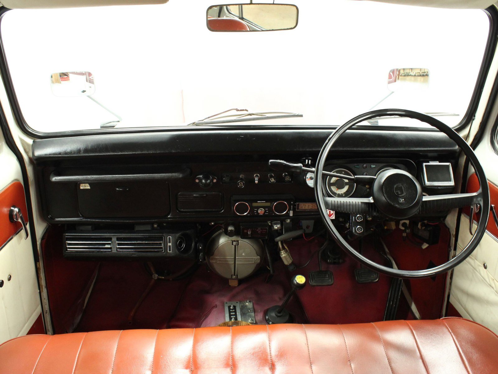 1975 Mitsubishi Jeep 11