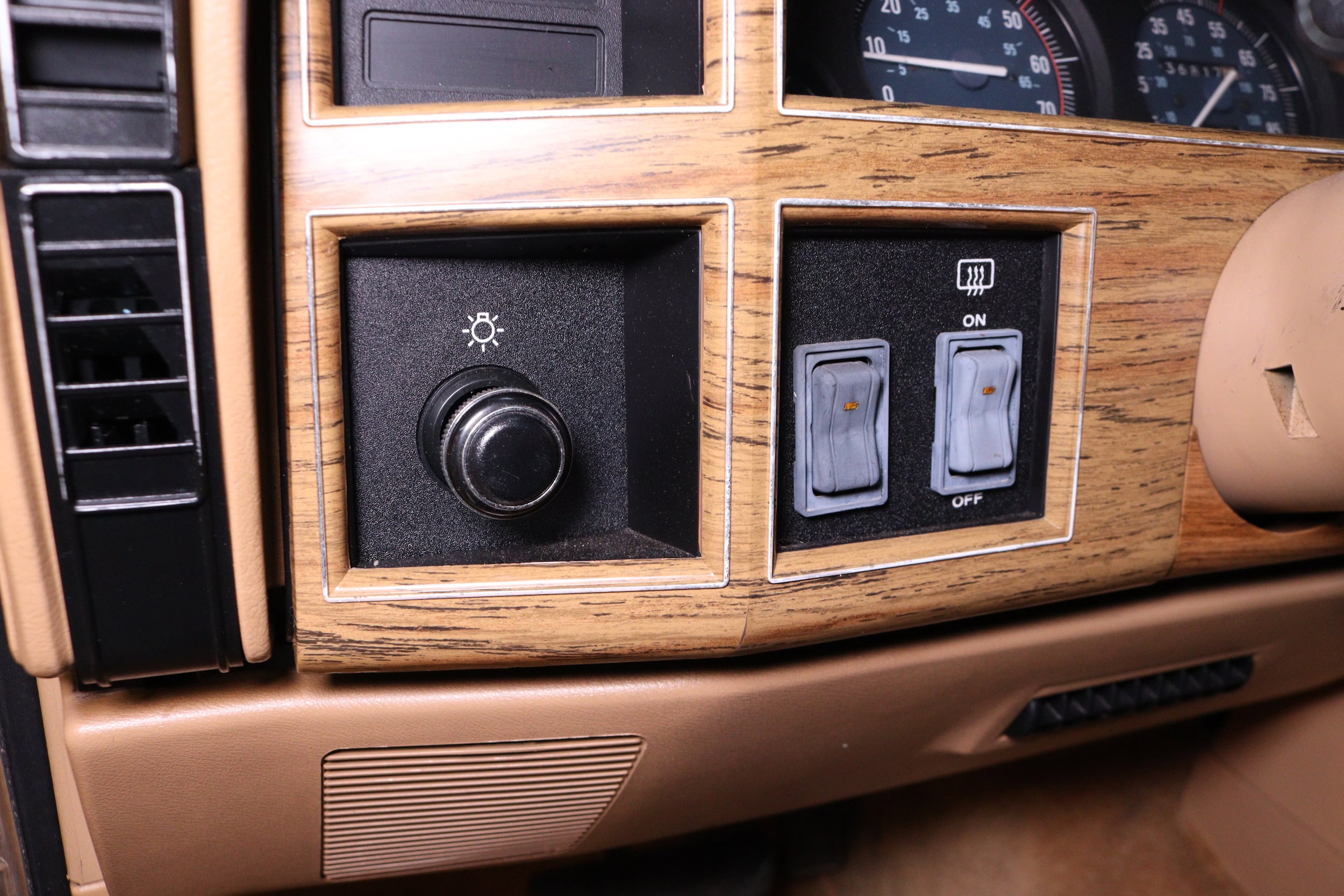 1987 Jeep Wagoneer 50