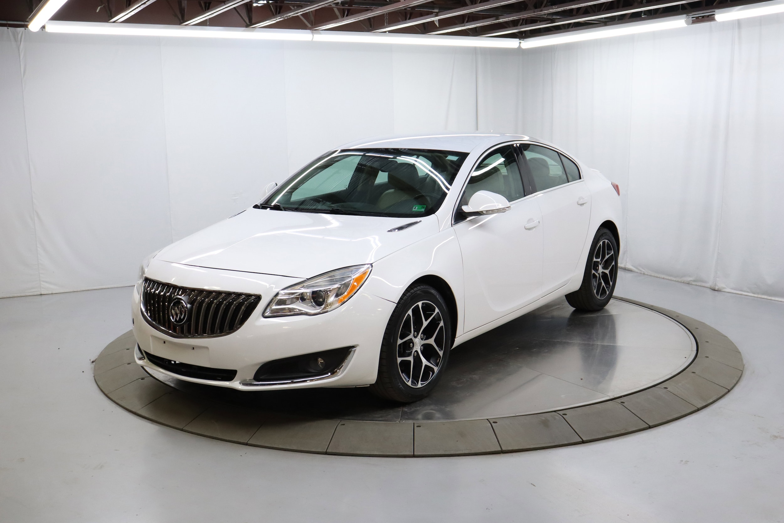 2017 Buick Regal 2