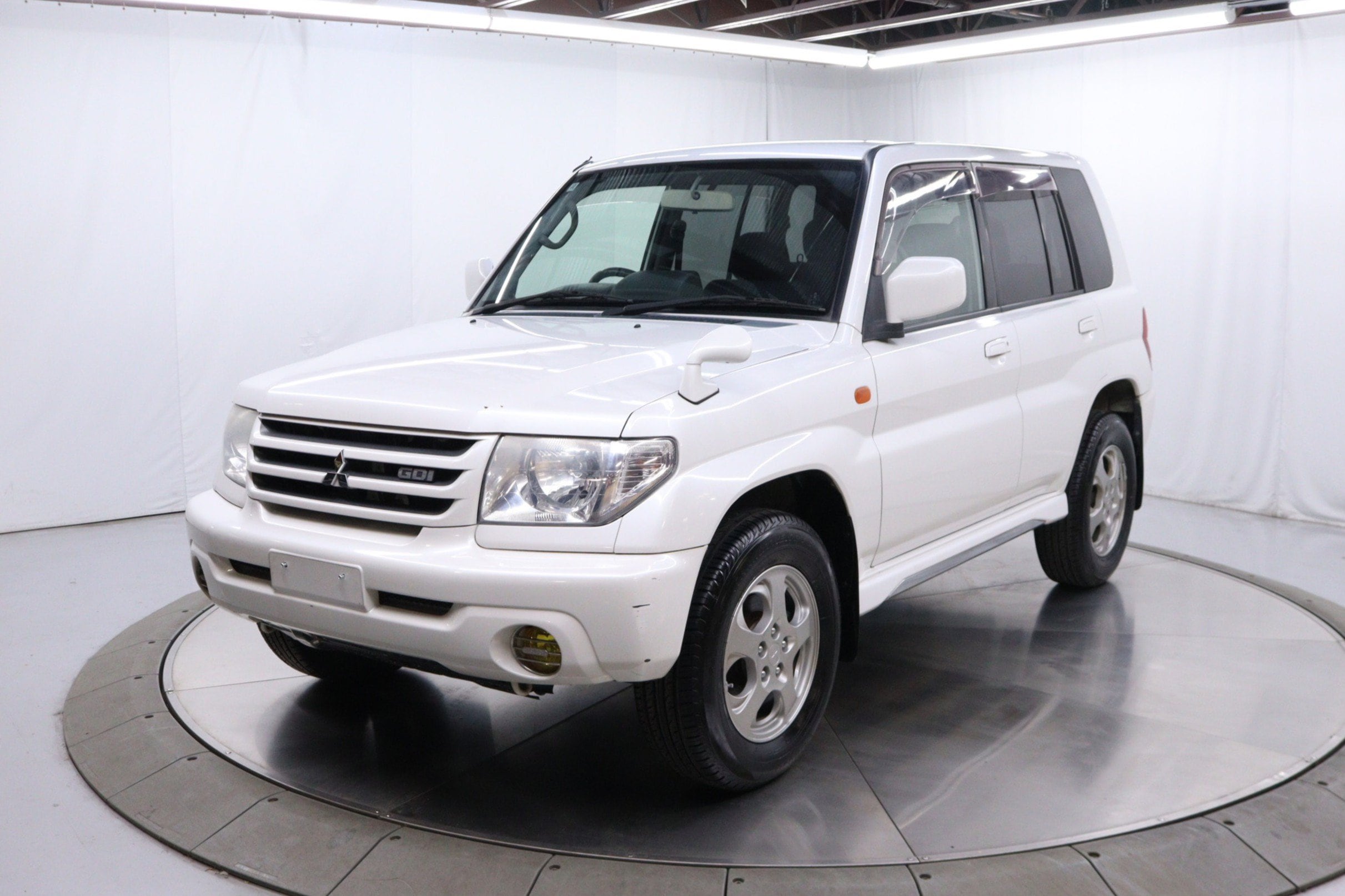 2000 Mitsubishi Pajero 2