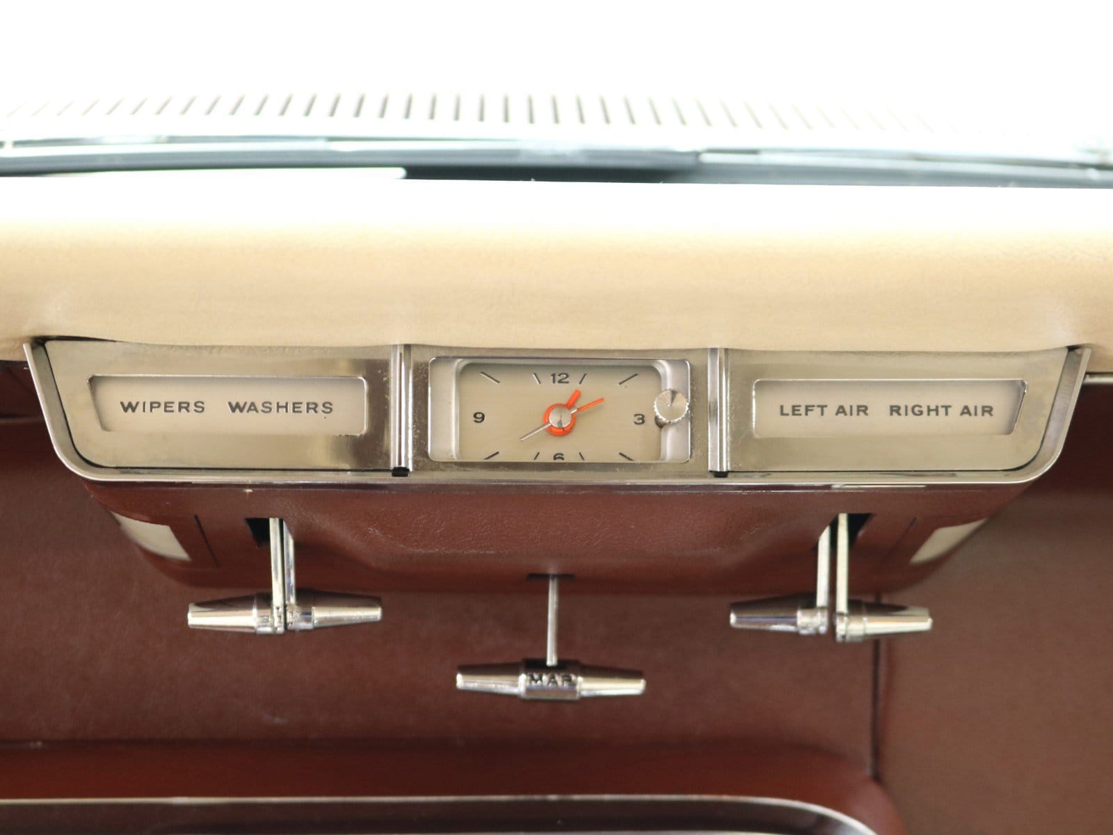 1966 Ford Thunderbird 54