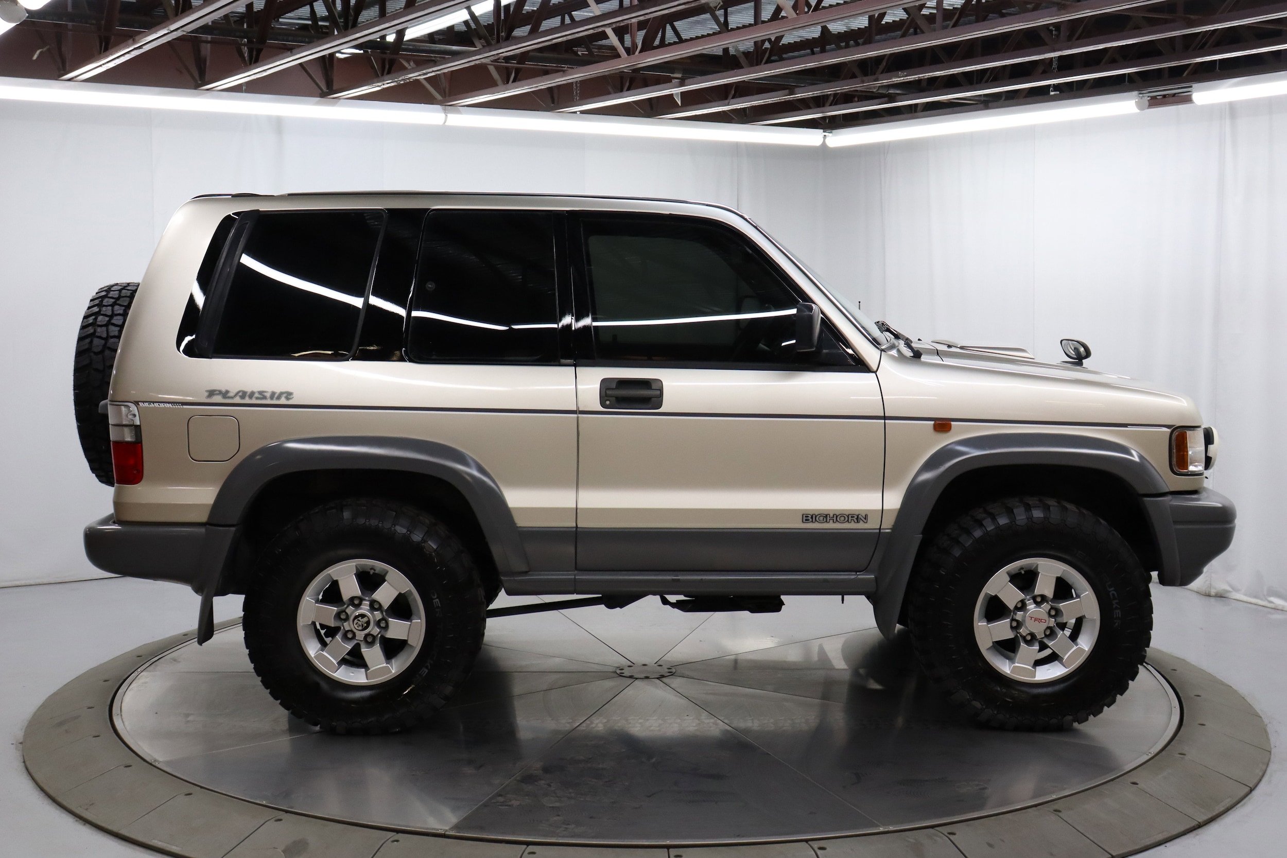 1996 Isuzu Bighorn 10