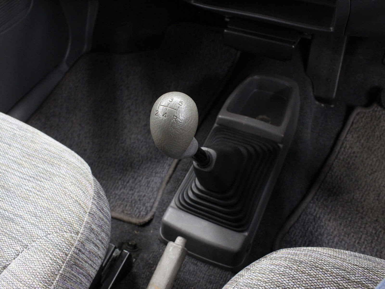 1994 Mitsubishi Minica 15