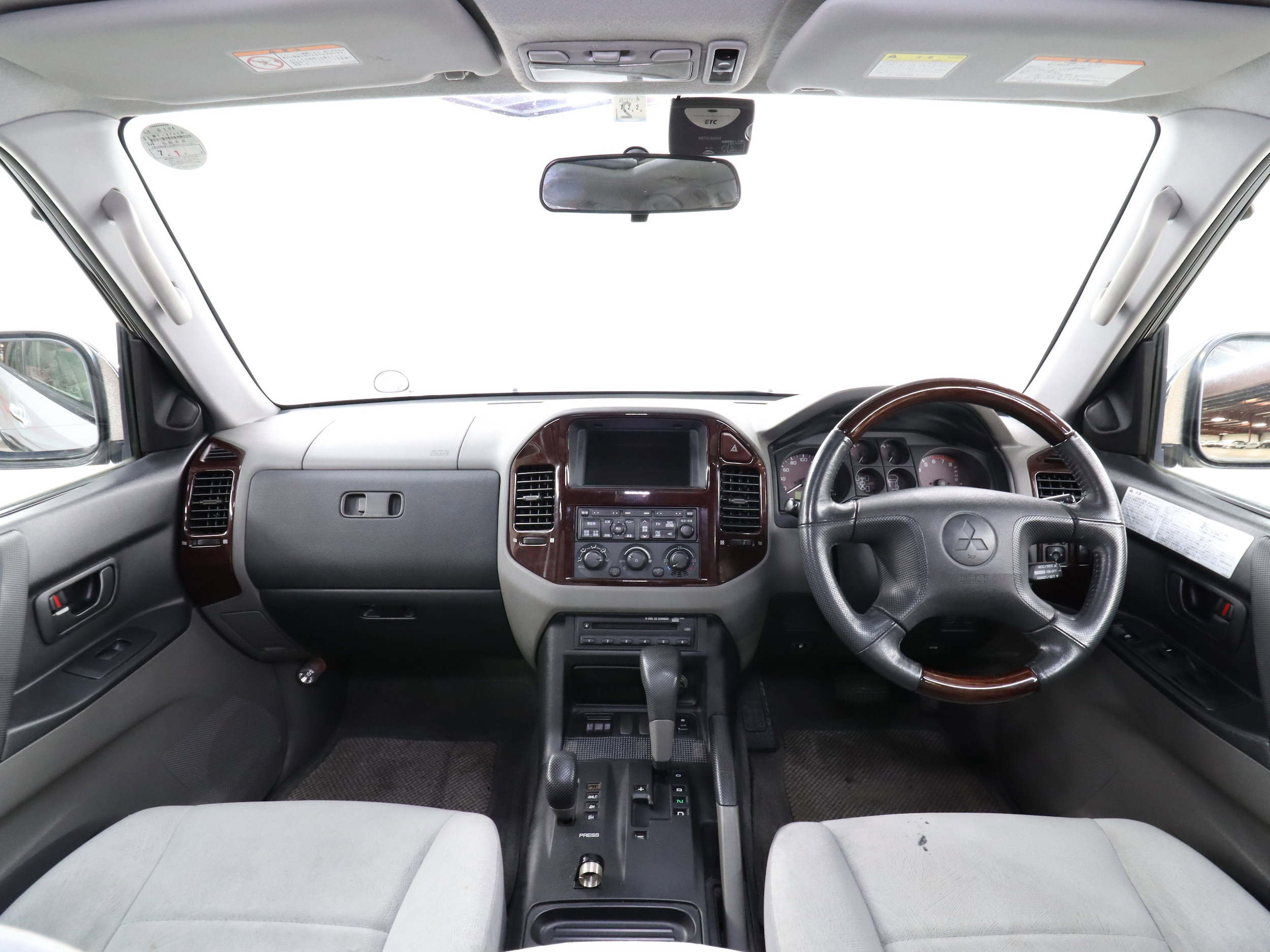 2000 Mitsubishi Pajero 55