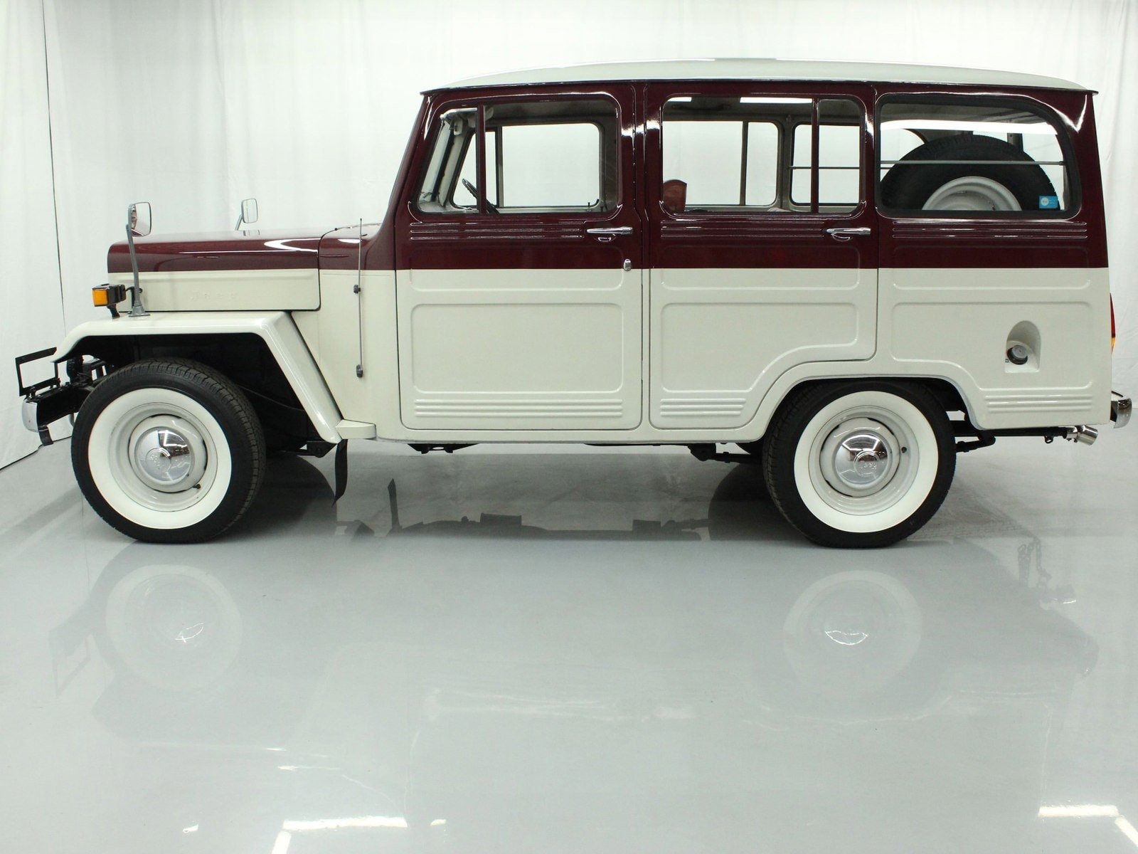 1975 Mitsubishi Jeep 6