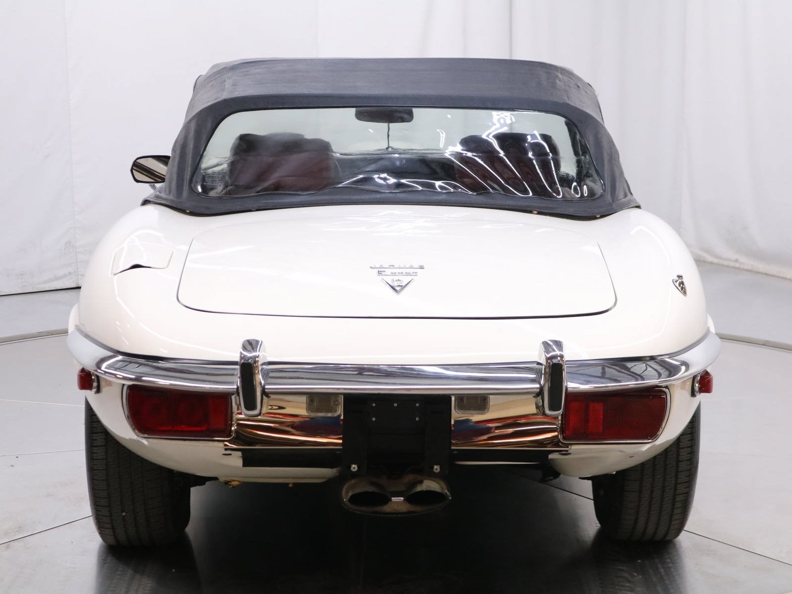 1974 Jaguar E-Type 29