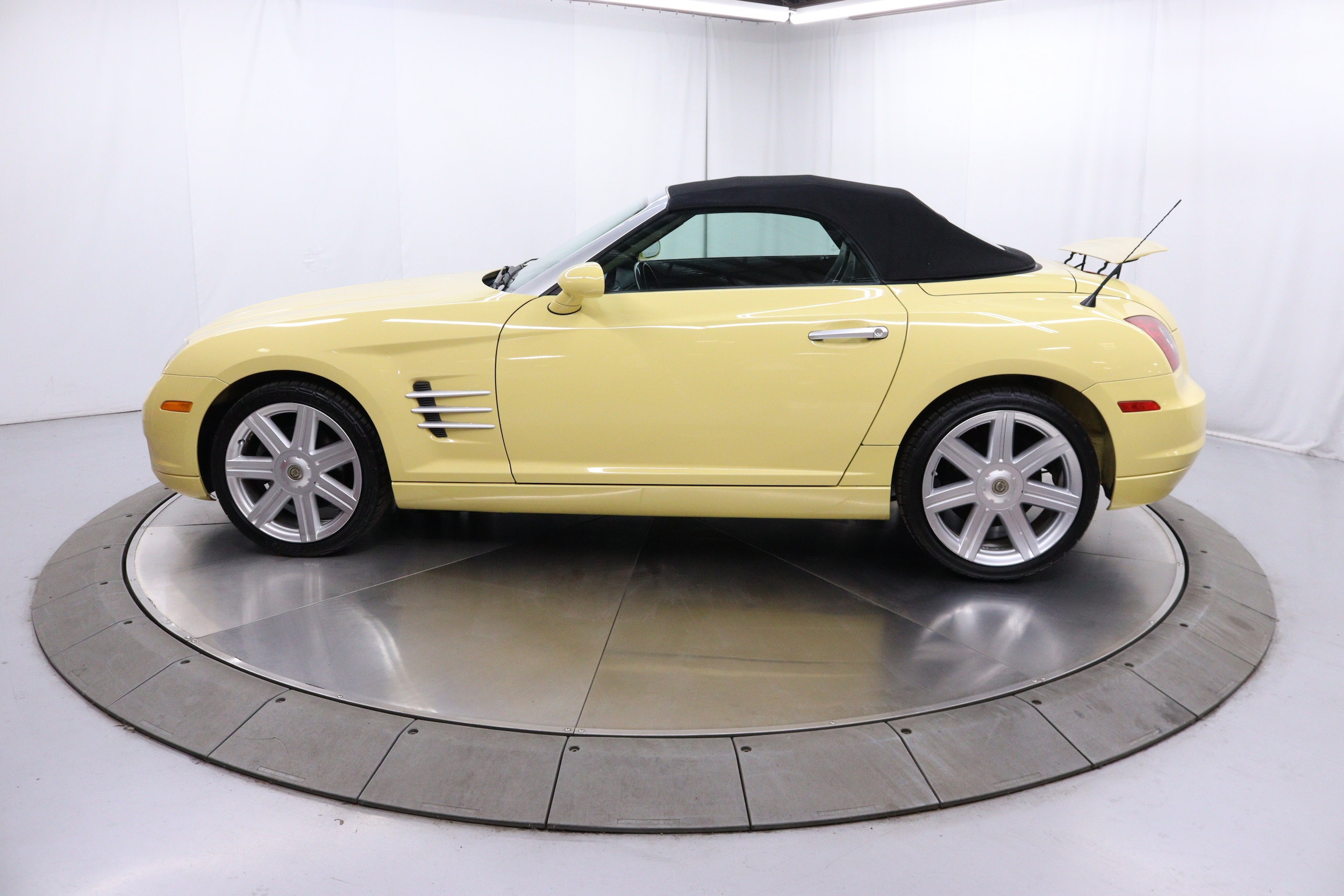 2005 Chrysler Crossfire 4