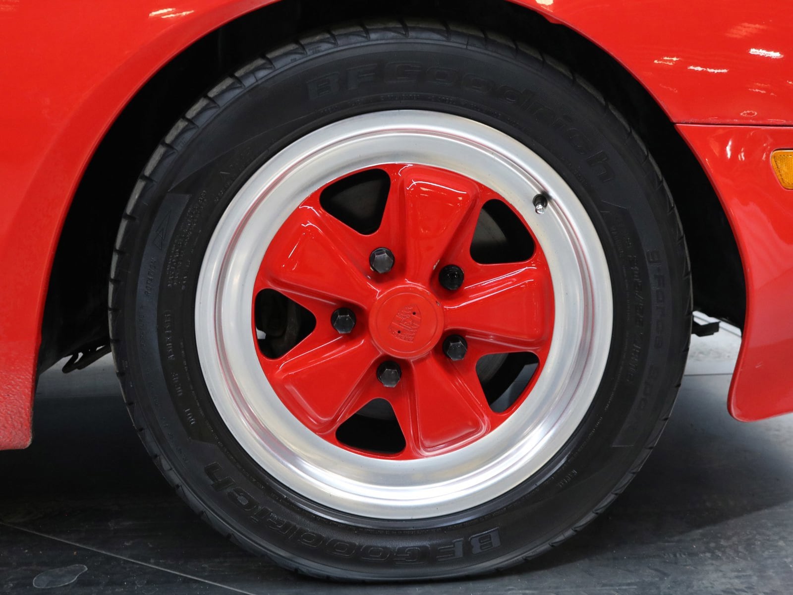 1986 Porsche 944 34