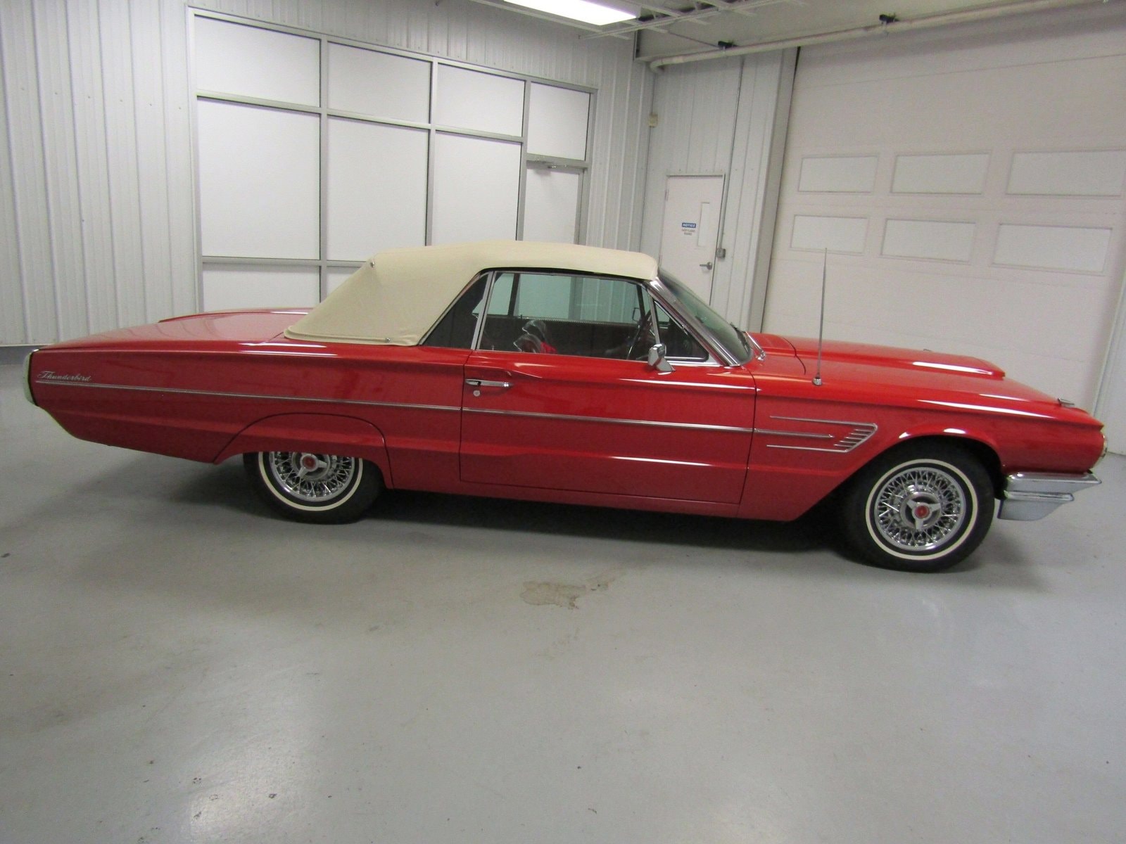 1965 Ford Thunderbird 16