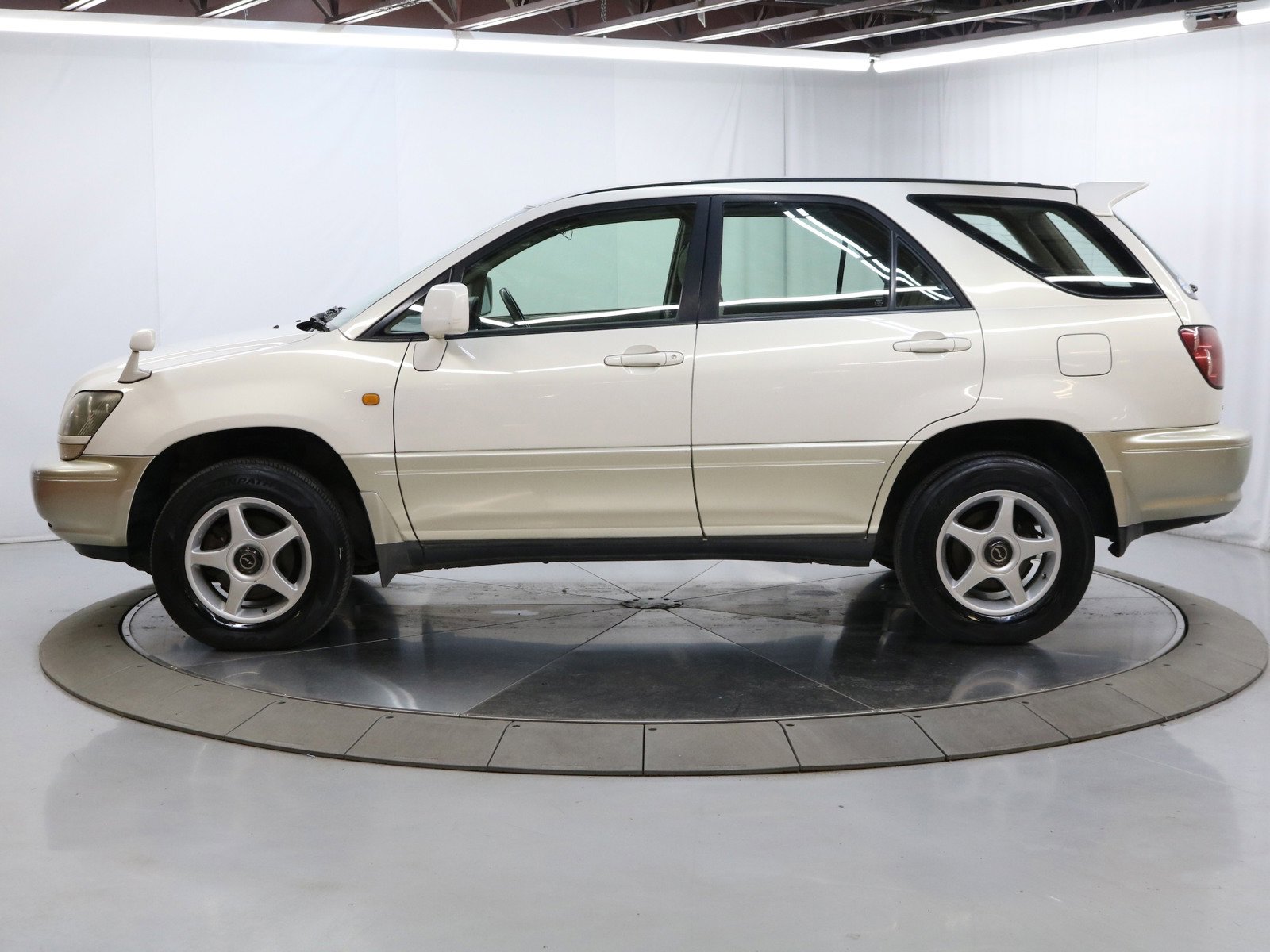 1998 Toyota Harrier 6
