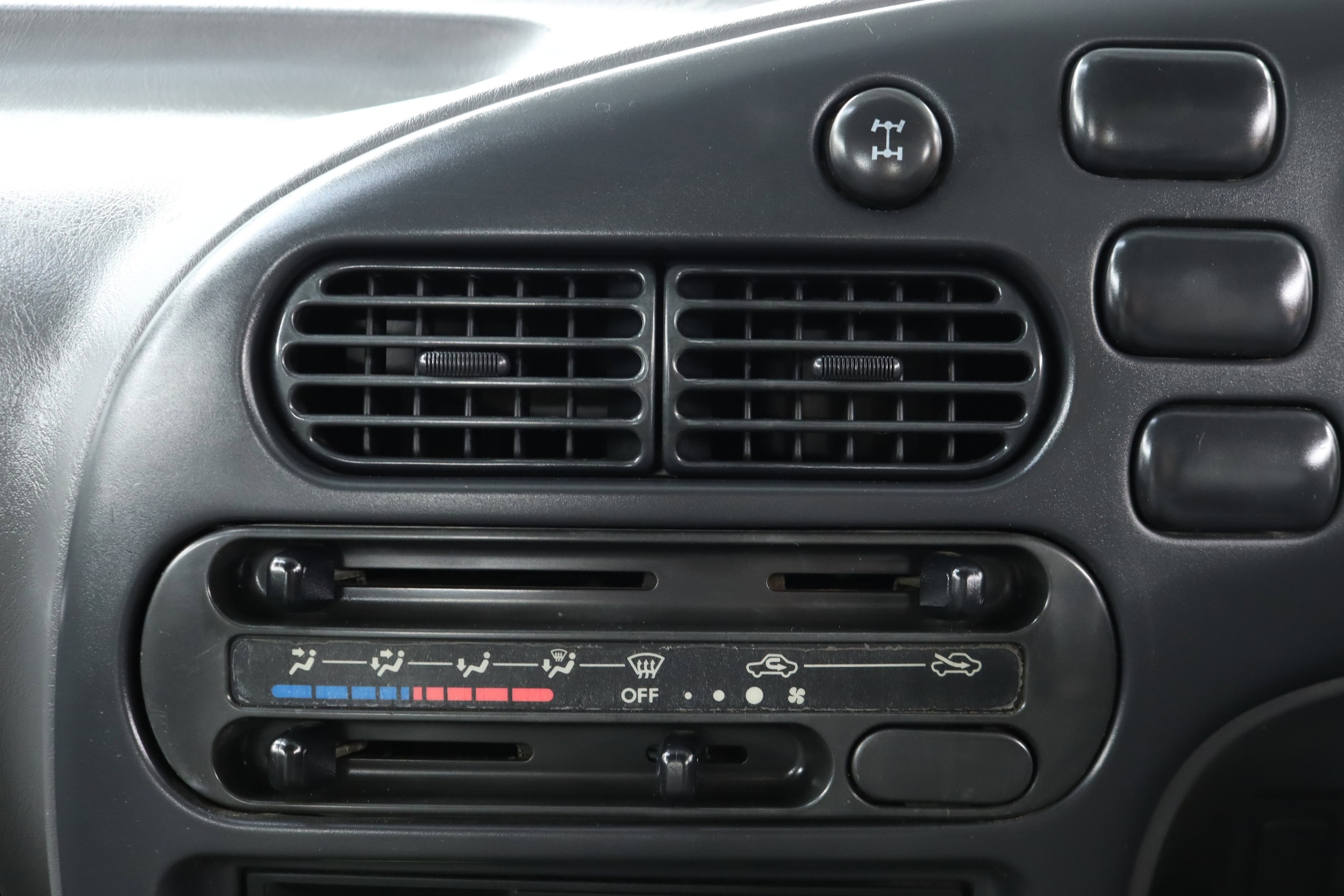 1998 Daihatsu Hijet 26