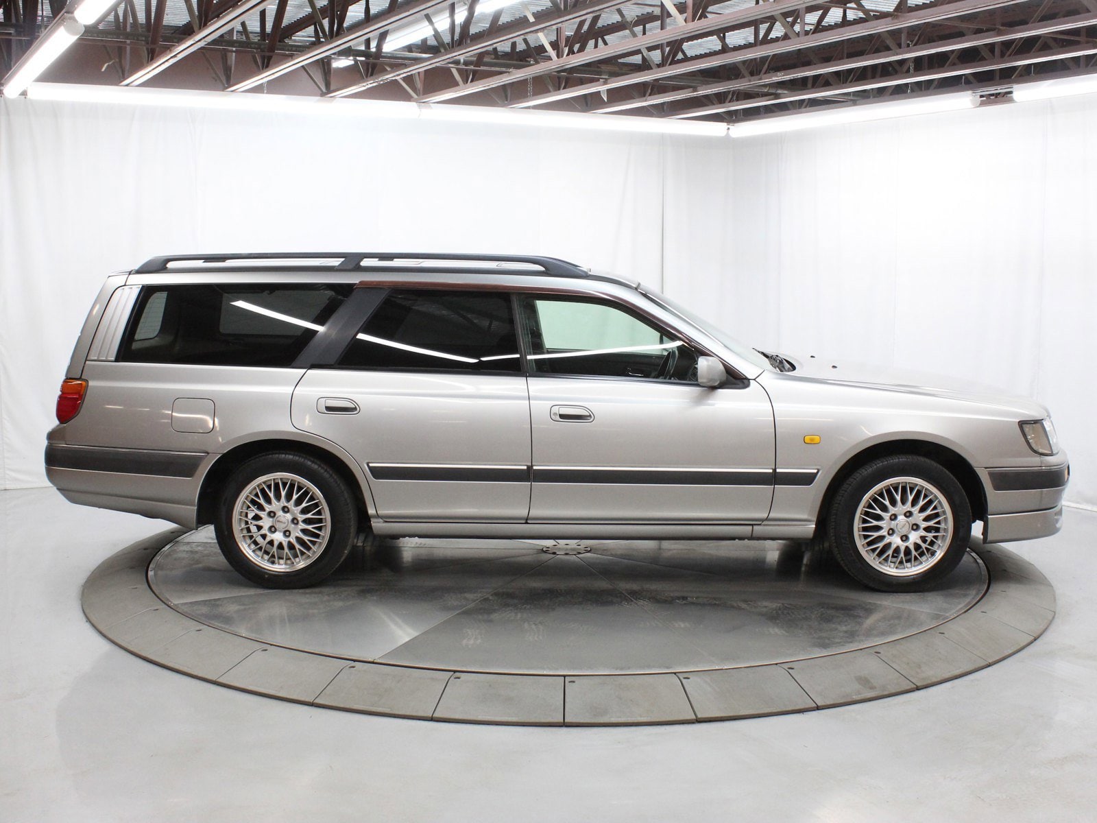 1997 Nissan Stagea 8