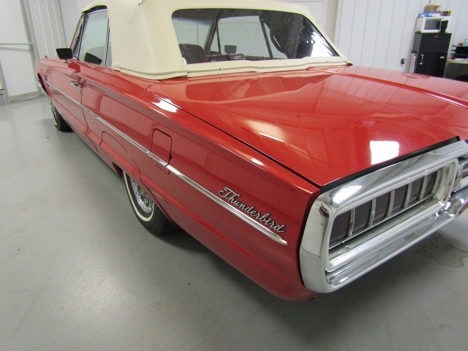 1965 Ford Thunderbird 42