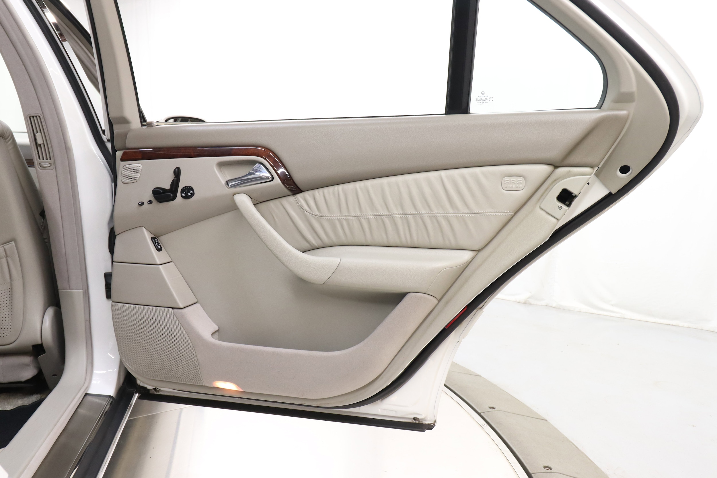 2000 Mercedes-Benz S500 26