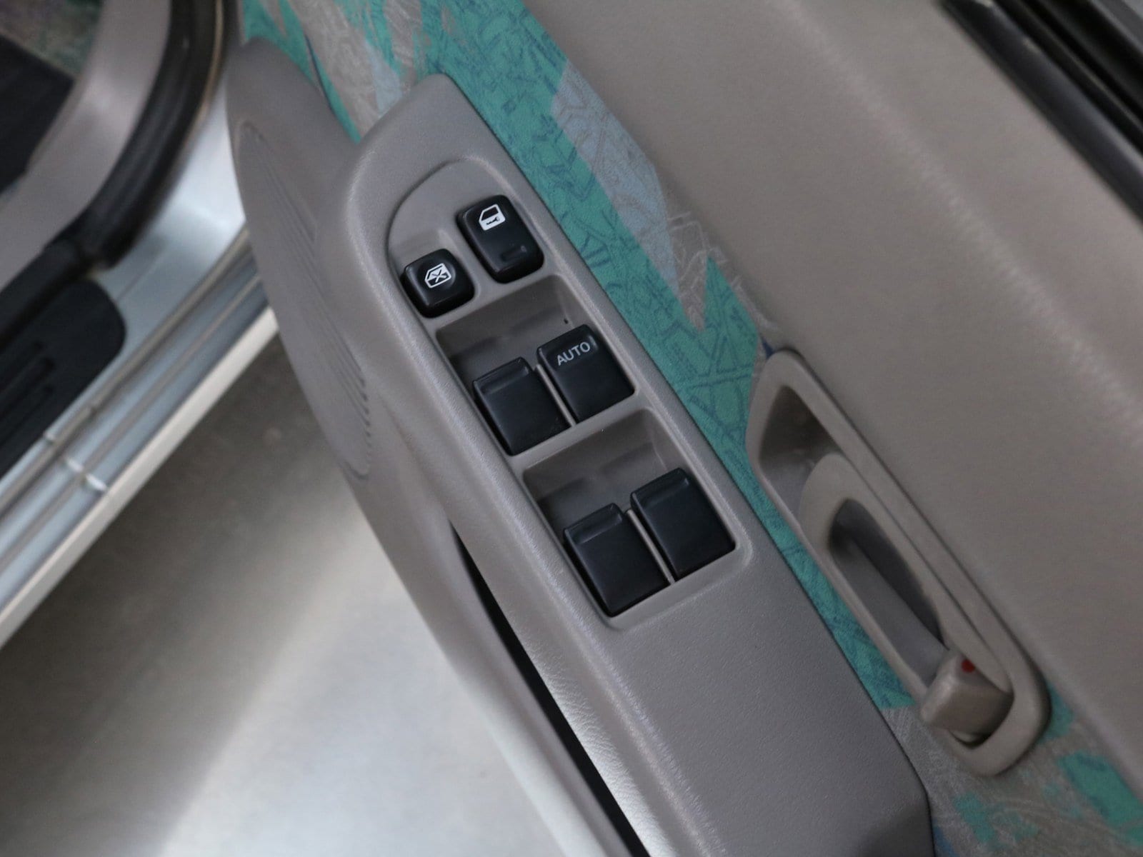 1998 Nissan March 25