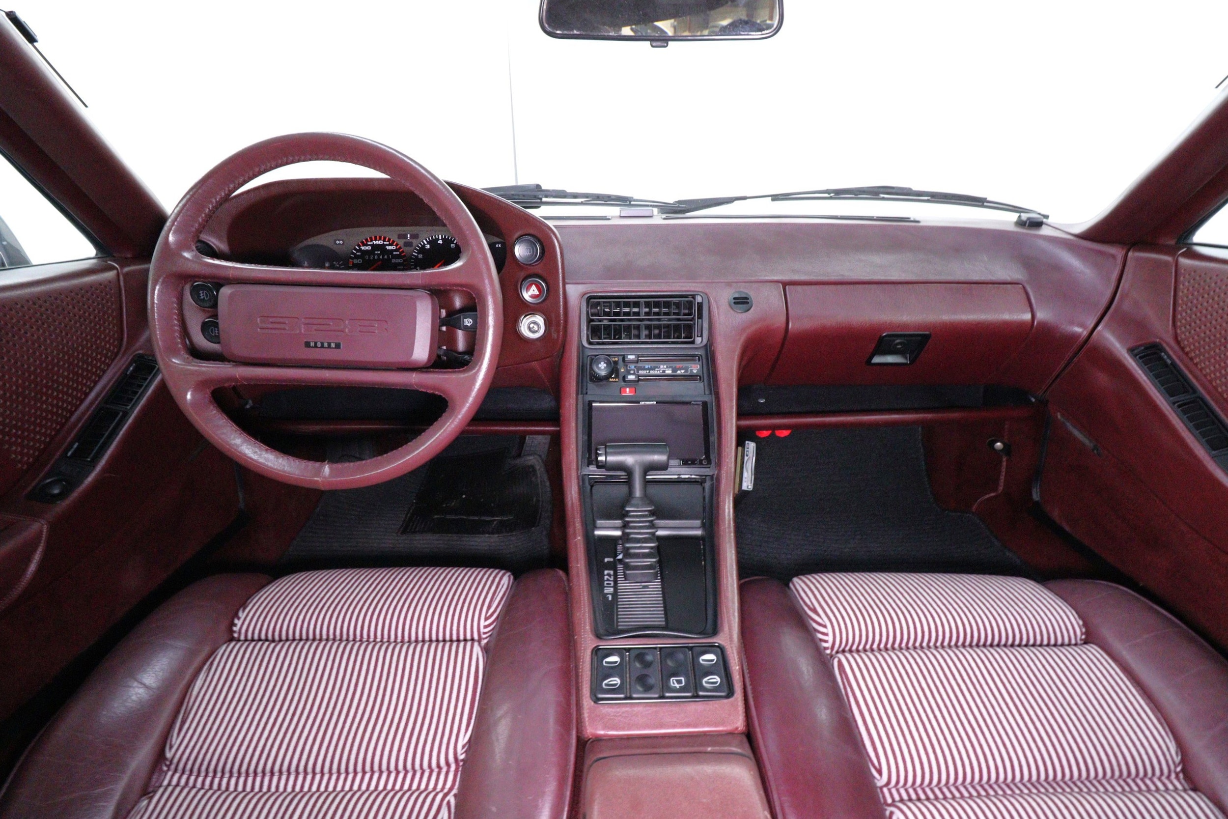 1982 Porsche 928 45